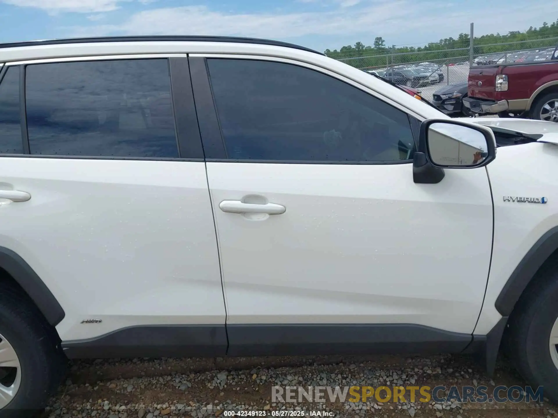 13 Photograph of a damaged car 2T3RWRFV5LW094731 TOYOTA RAV4 HYBRID 2020