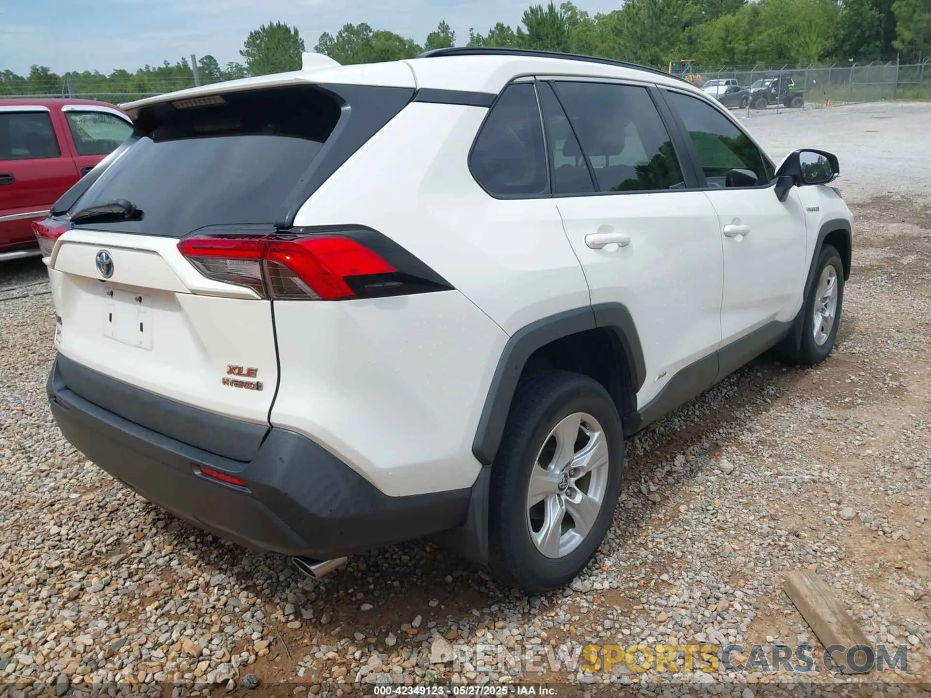 4 Photograph of a damaged car 2T3RWRFV5LW094731 TOYOTA RAV4 HYBRID 2020