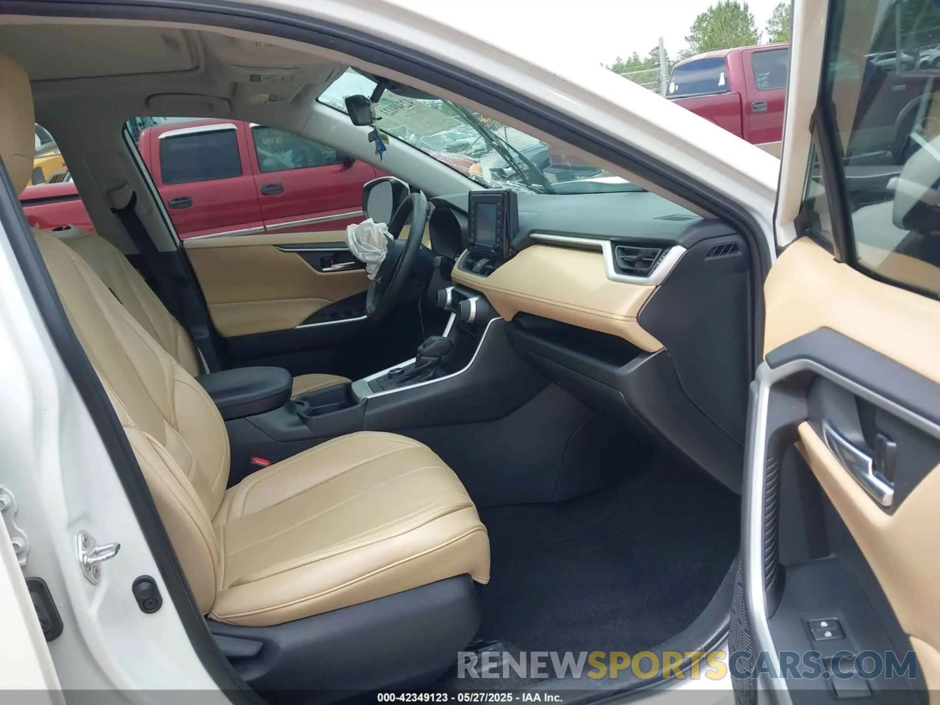 5 Photograph of a damaged car 2T3RWRFV5LW094731 TOYOTA RAV4 HYBRID 2020