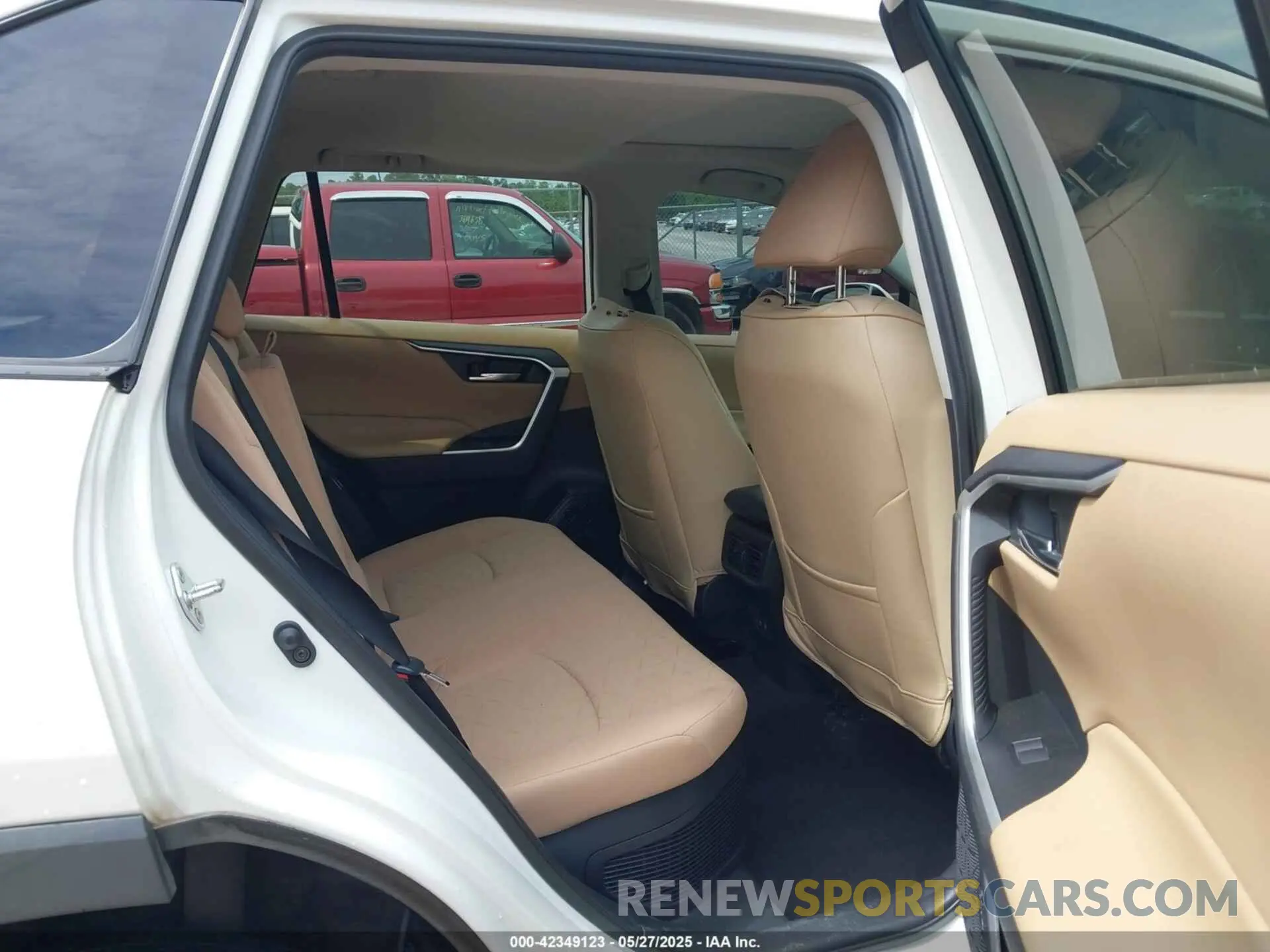 8 Photograph of a damaged car 2T3RWRFV5LW094731 TOYOTA RAV4 HYBRID 2020