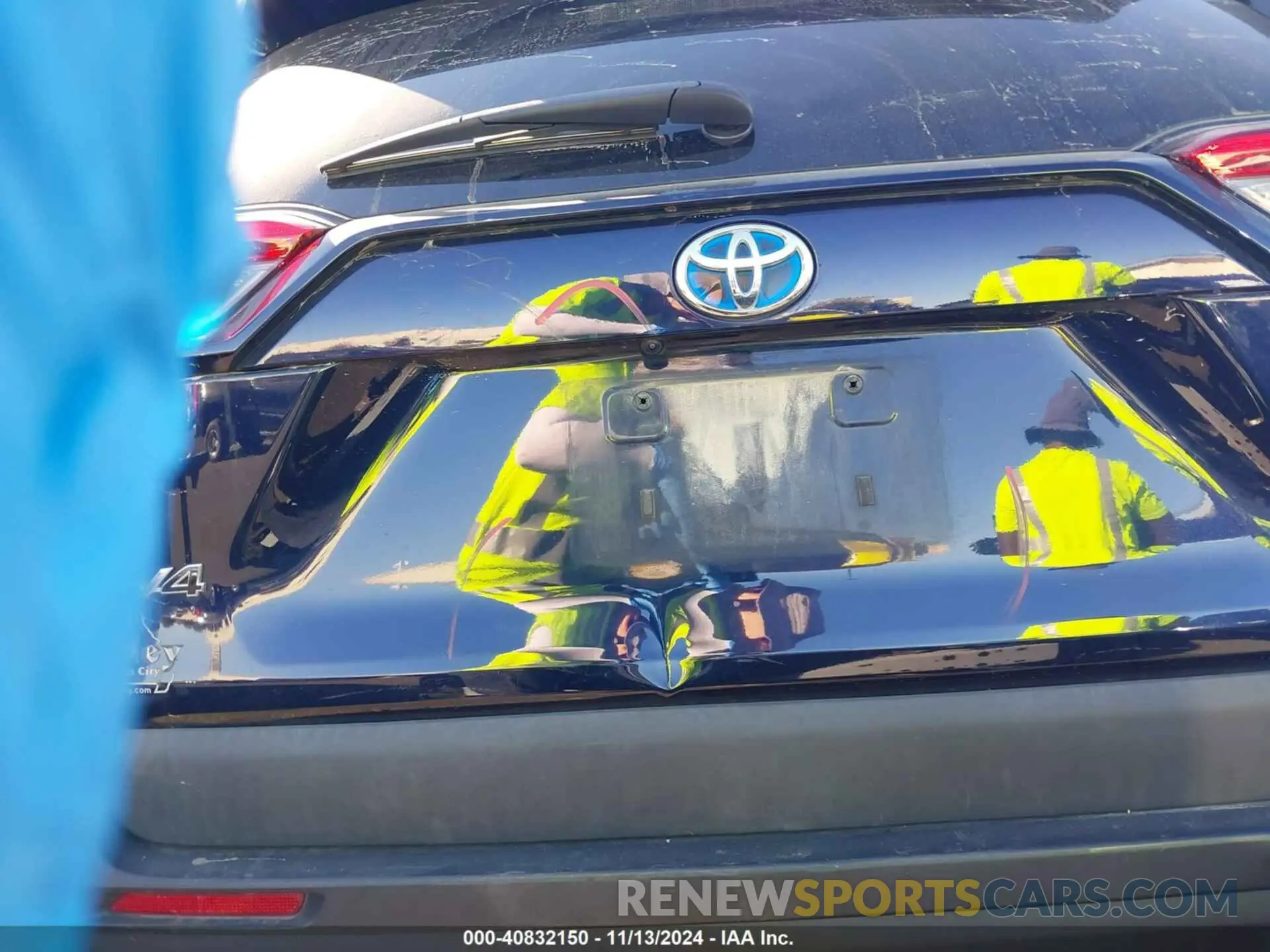 18 Photograph of a damaged car 2T3RWRFV7LW094682 TOYOTA RAV4 HYBRID 2020
