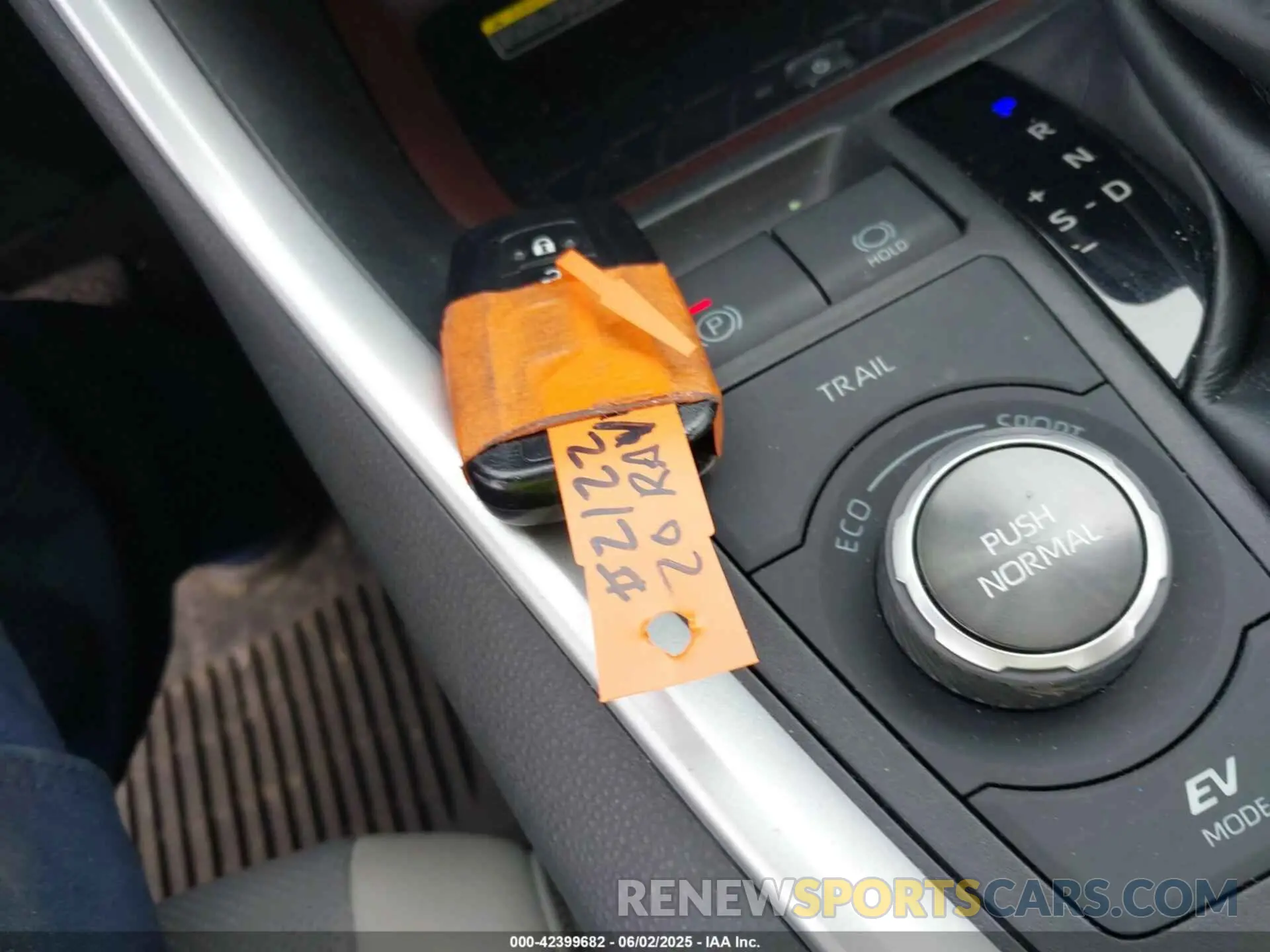 11 Photograph of a damaged car 4T3DWRFV9LU007665 TOYOTA RAV4 HYBRID 2020