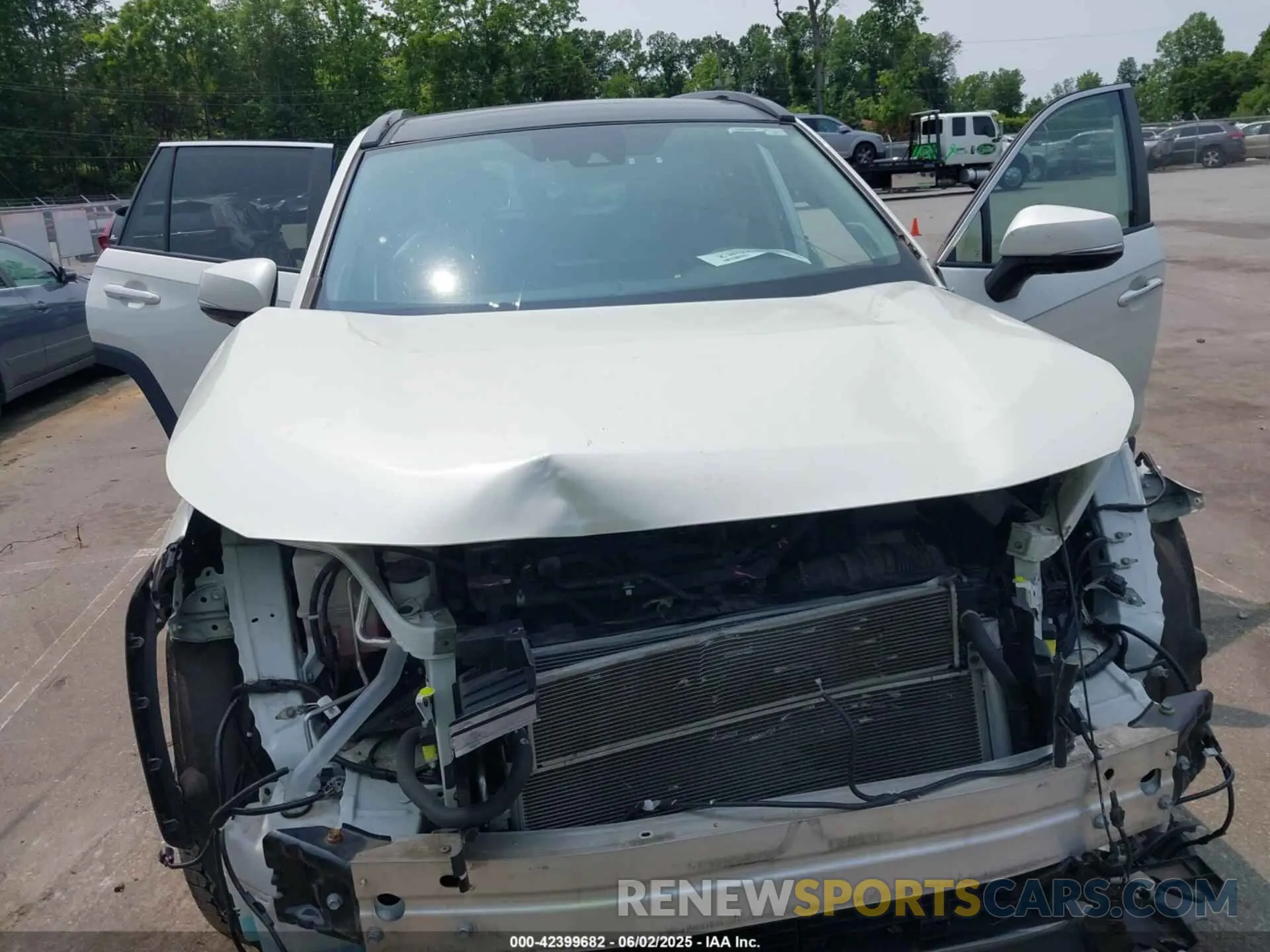17 Photograph of a damaged car 4T3DWRFV9LU007665 TOYOTA RAV4 HYBRID 2020