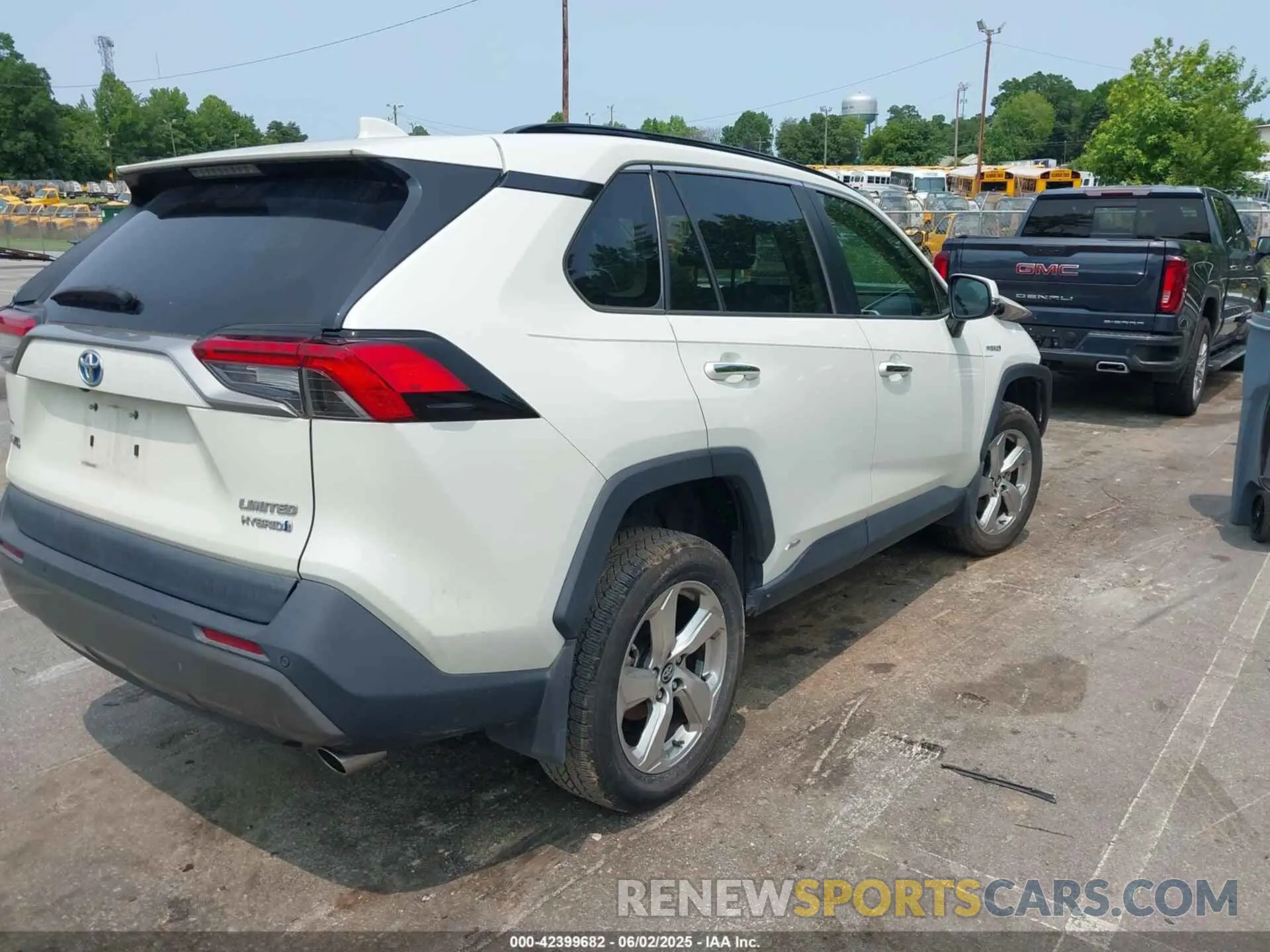 4 Photograph of a damaged car 4T3DWRFV9LU007665 TOYOTA RAV4 HYBRID 2020