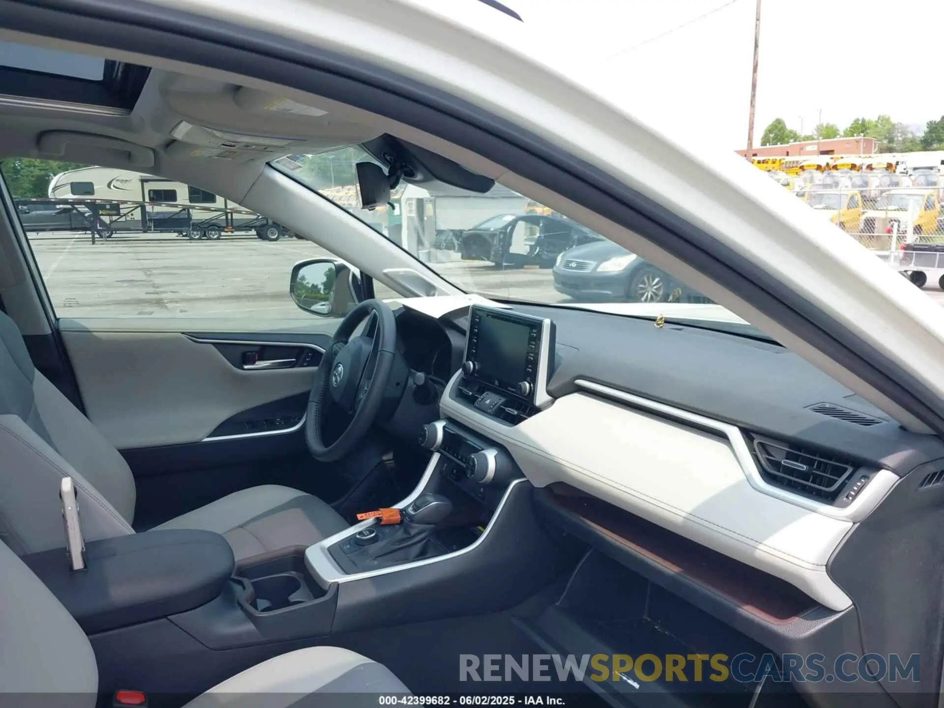 5 Photograph of a damaged car 4T3DWRFV9LU007665 TOYOTA RAV4 HYBRID 2020