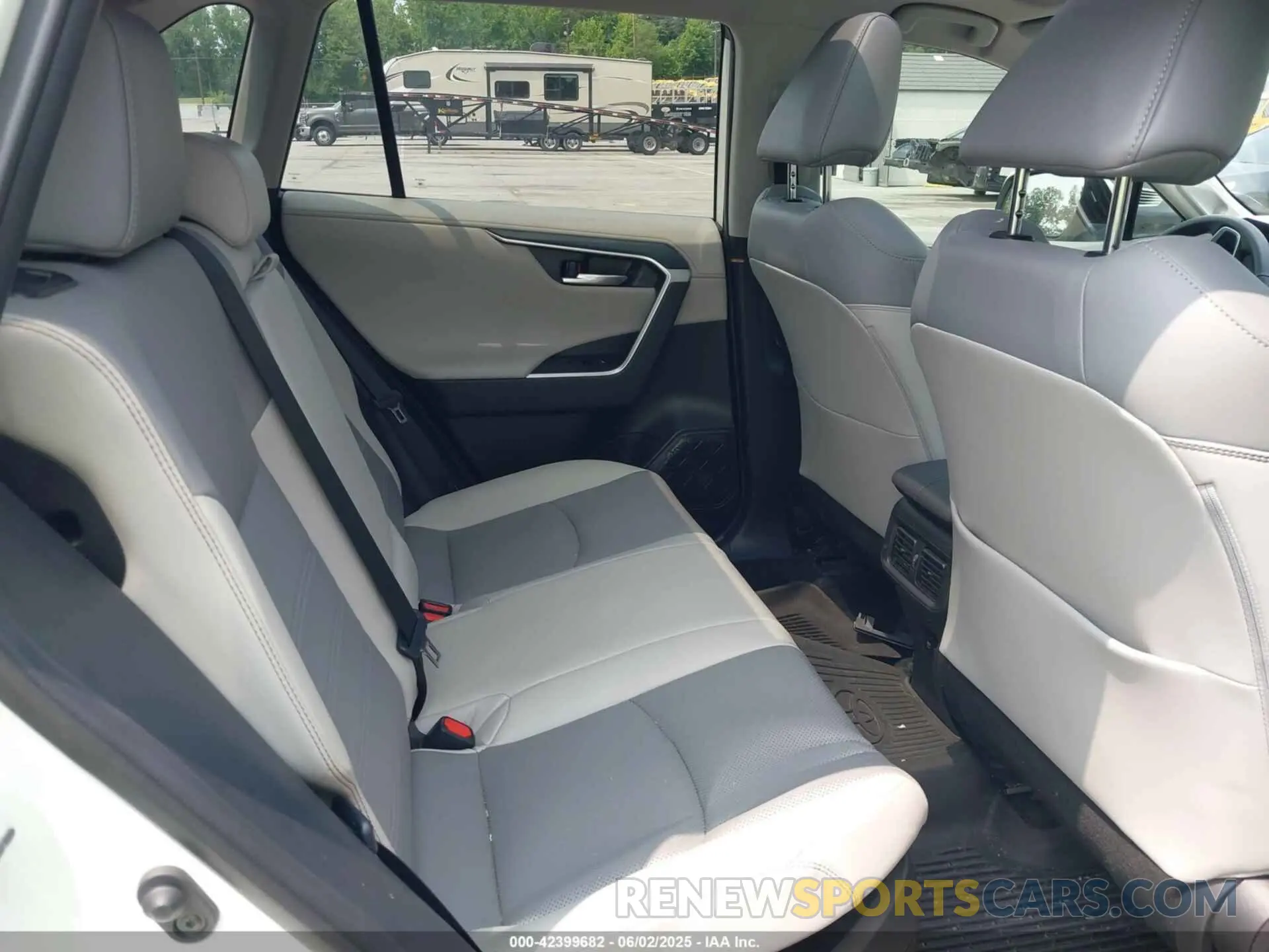 8 Photograph of a damaged car 4T3DWRFV9LU007665 TOYOTA RAV4 HYBRID 2020