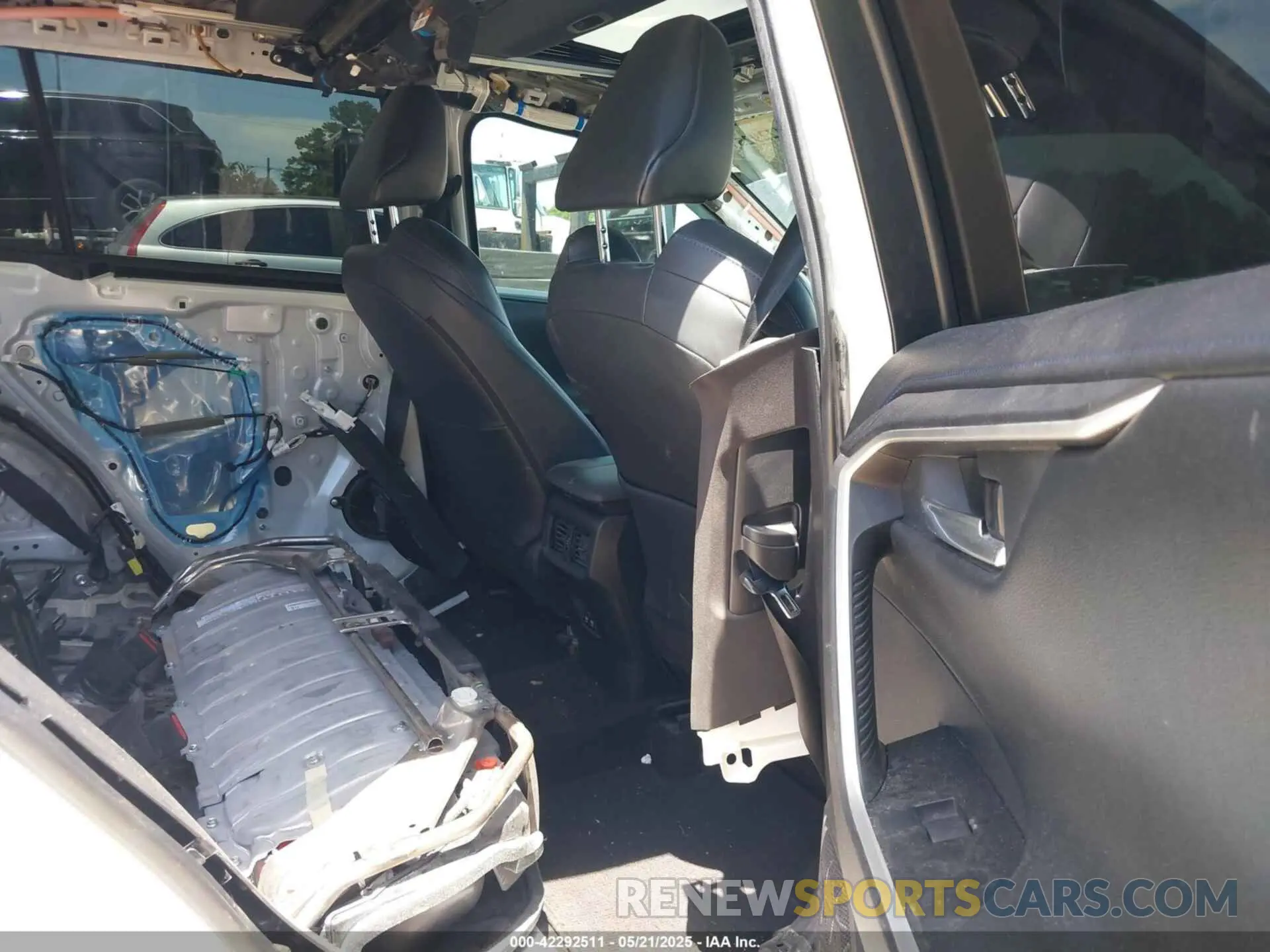 8 Photograph of a damaged car 4T3EWRFV0LU008448 TOYOTA RAV4 HYBRID 2020