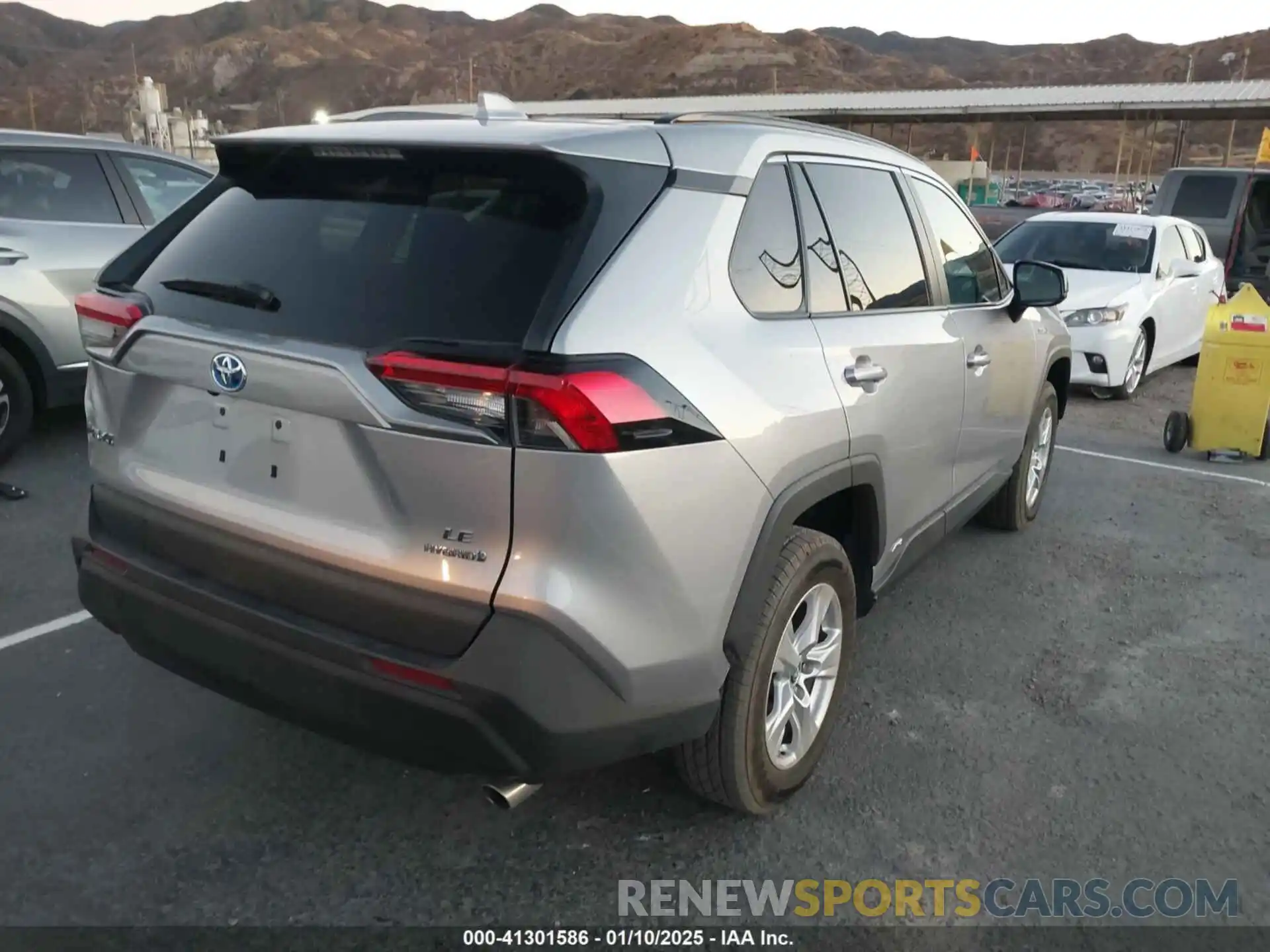 4 Photograph of a damaged car 4T3L6RFV8LU001819 TOYOTA RAV4 HYBRID 2020