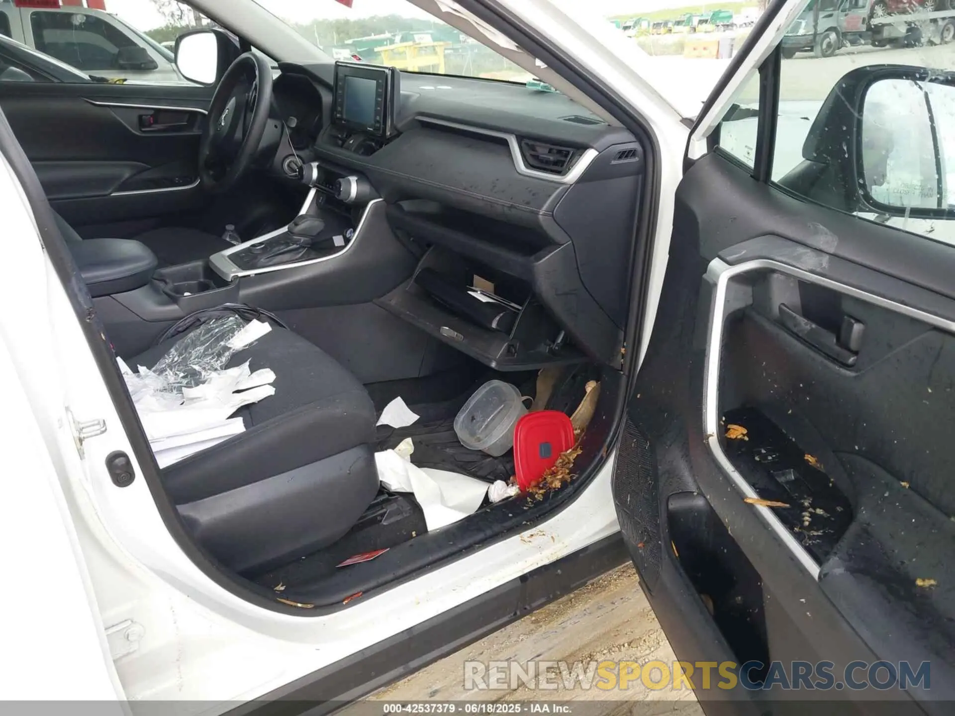 5 Photograph of a damaged car 4T3LWRFV6LU008638 TOYOTA RAV4 HYBRID 2020