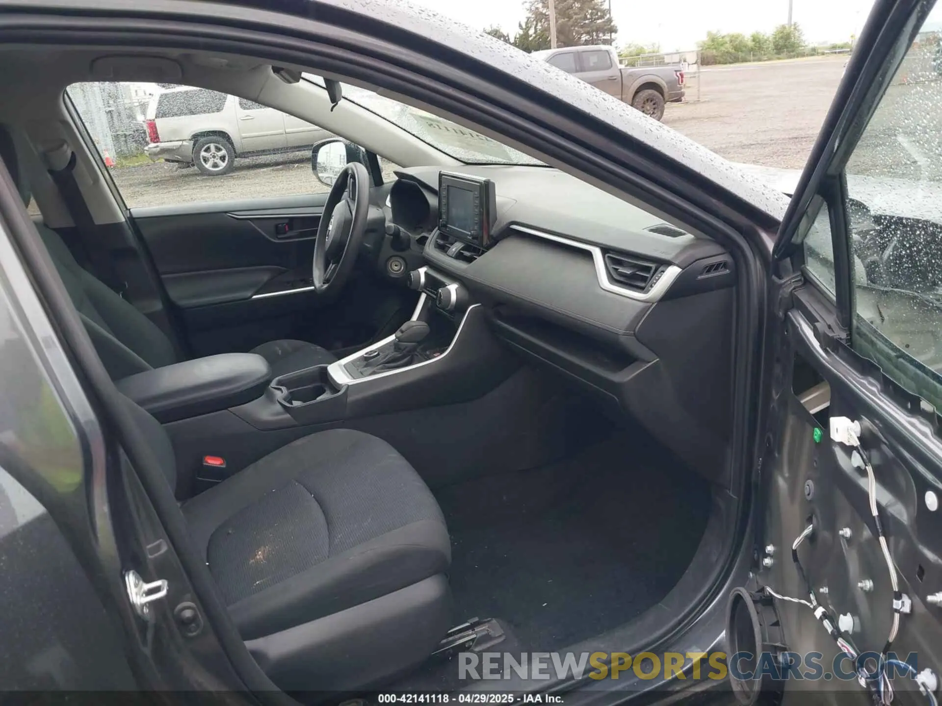 5 Photograph of a damaged car 4T3MWRFV6LU010779 TOYOTA RAV4 HYBRID 2020