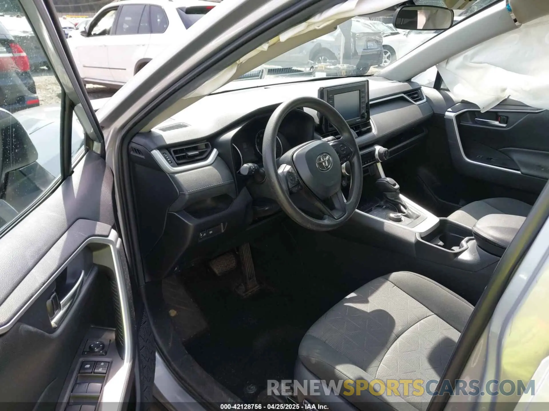 5 Photograph of a damaged car 4T3R6RFV1LU005933 TOYOTA RAV4 HYBRID 2020