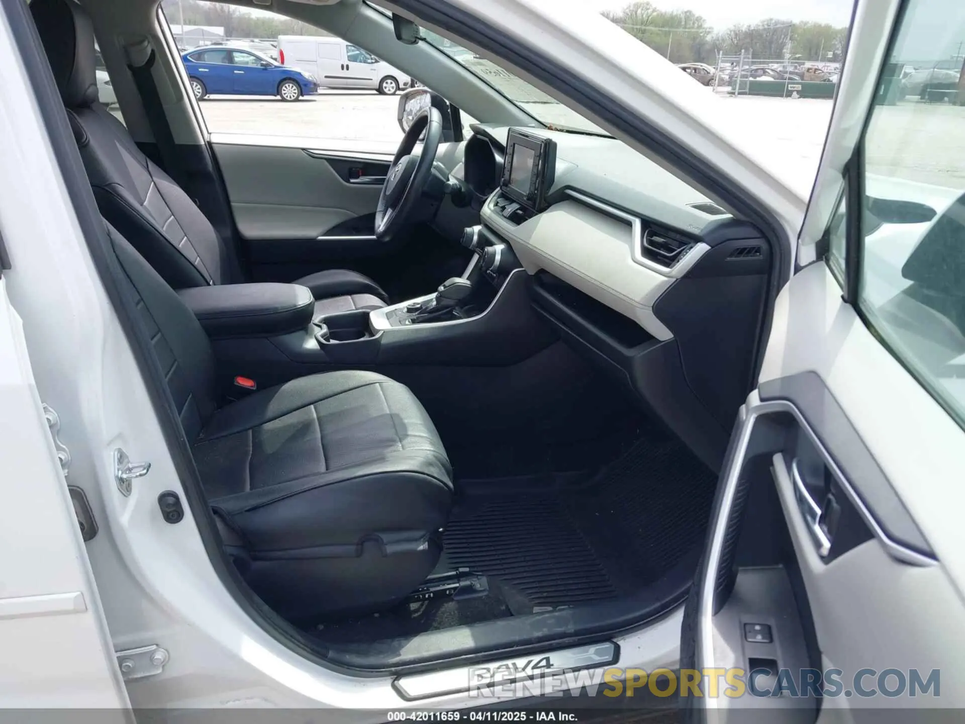 5 Photograph of a damaged car 4T3RWRFV0LU004238 TOYOTA RAV4 HYBRID 2020