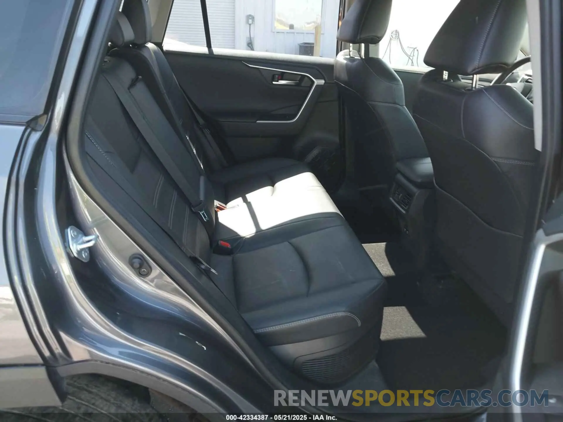 8 Photograph of a damaged car JTMD6RFV5LD006199 TOYOTA RAV4 HYBRID 2020
