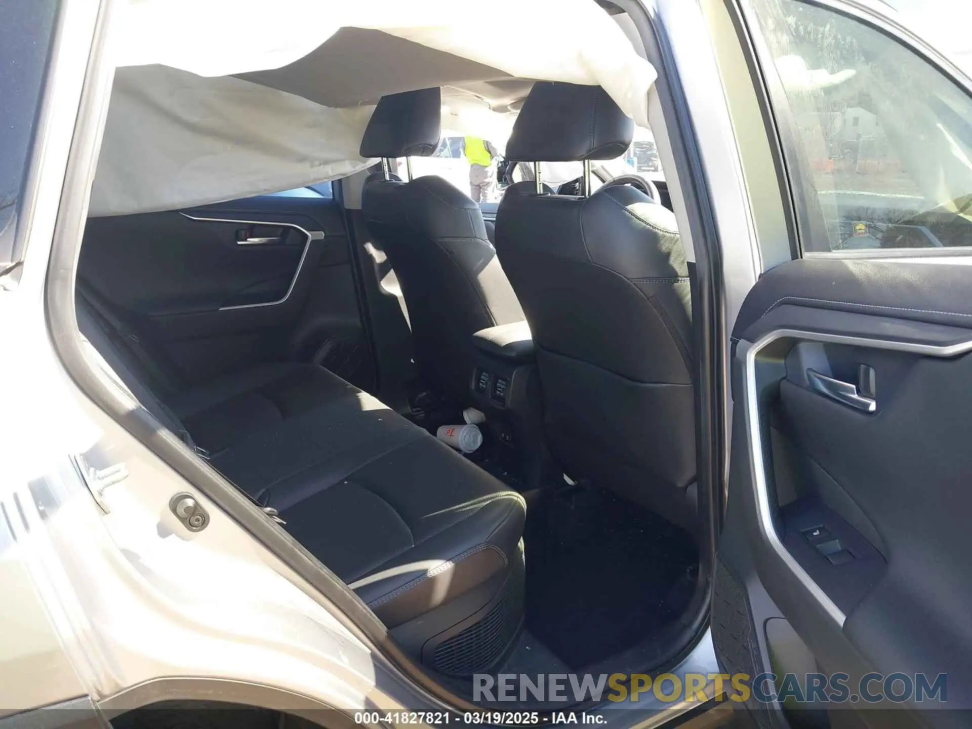 8 Photograph of a damaged car JTMD6RFV8LD005550 TOYOTA RAV4 HYBRID 2020