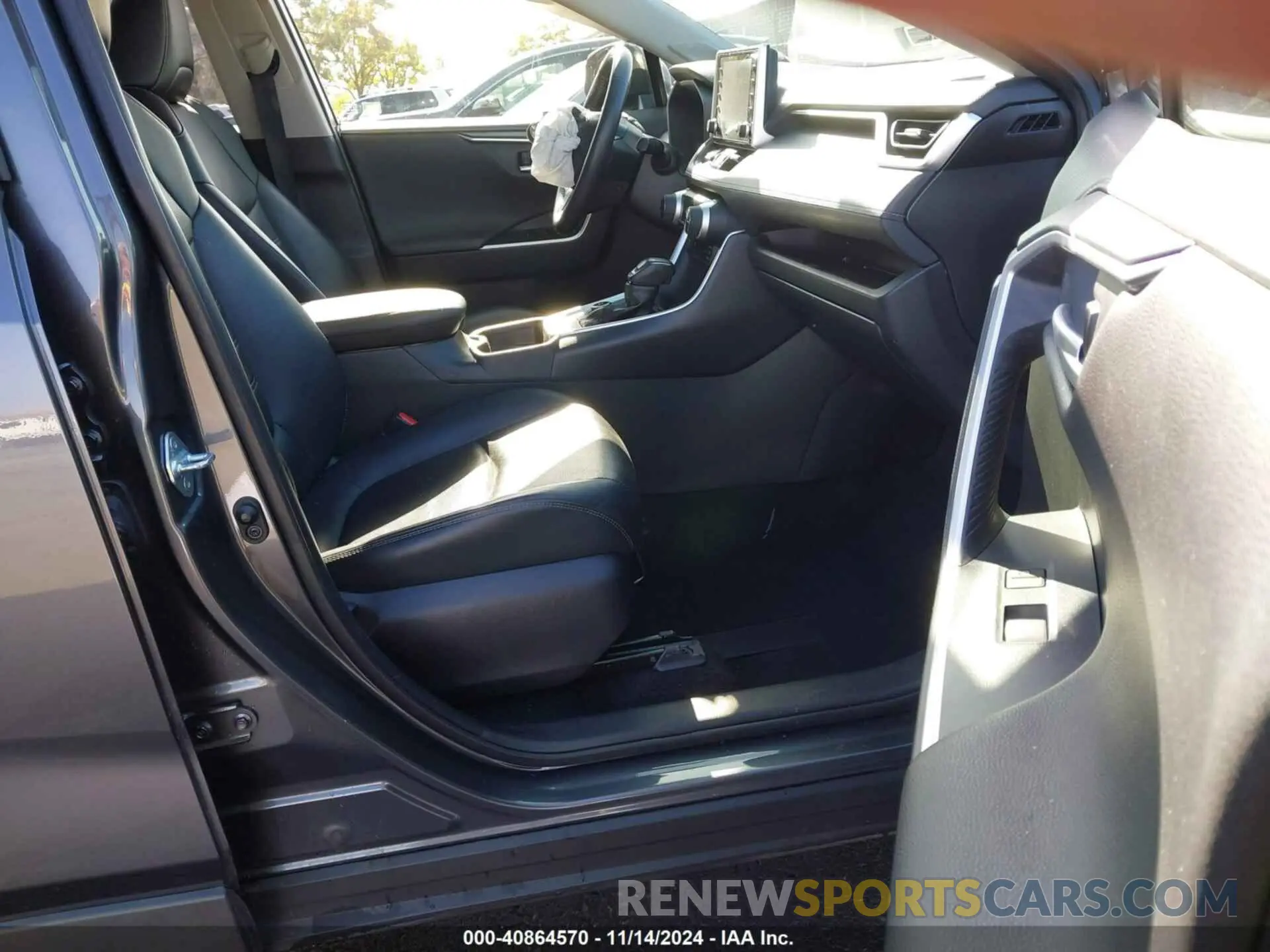 5 Photograph of a damaged car JTMDWRFV1LD538419 TOYOTA RAV4 HYBRID 2020