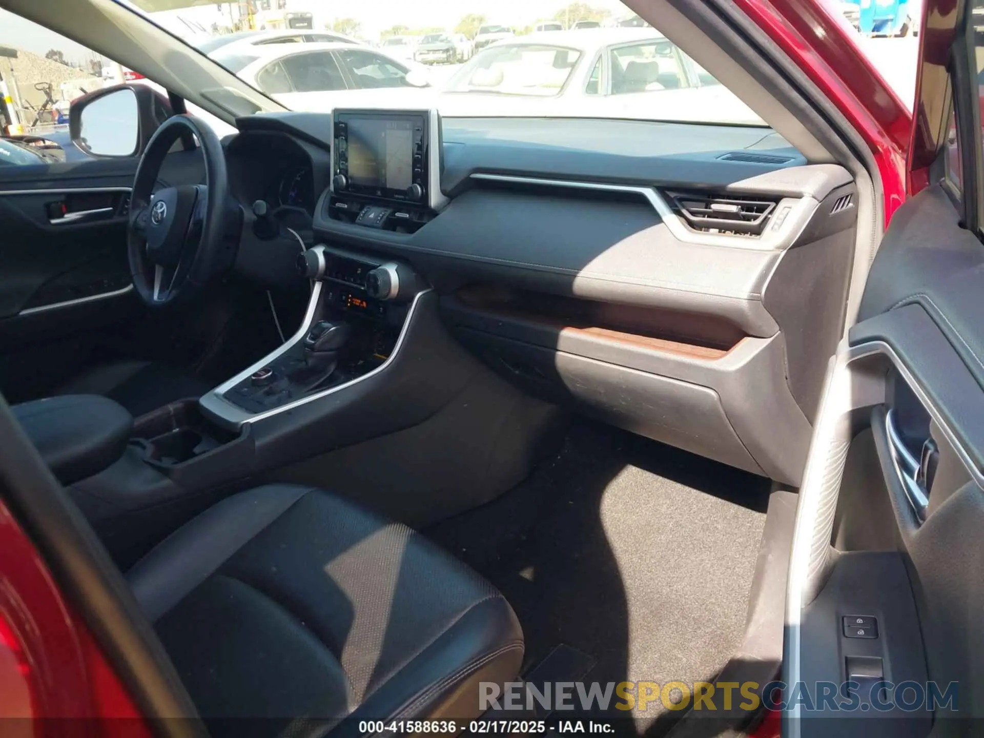 5 Photograph of a damaged car JTMDWRFV5LD546085 TOYOTA RAV4 HYBRID 2020