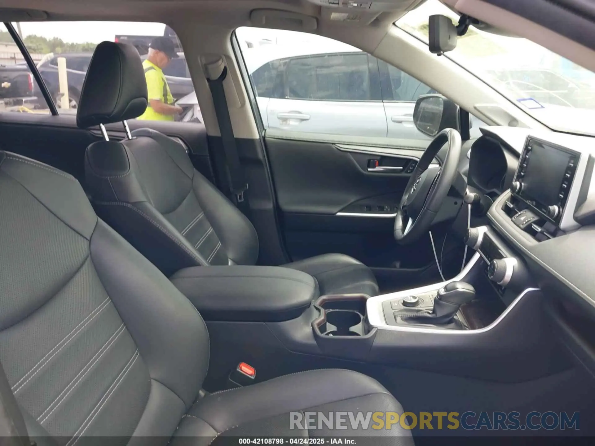 5 Photograph of a damaged car JTMDWRFVXLD071906 TOYOTA RAV4 HYBRID 2020