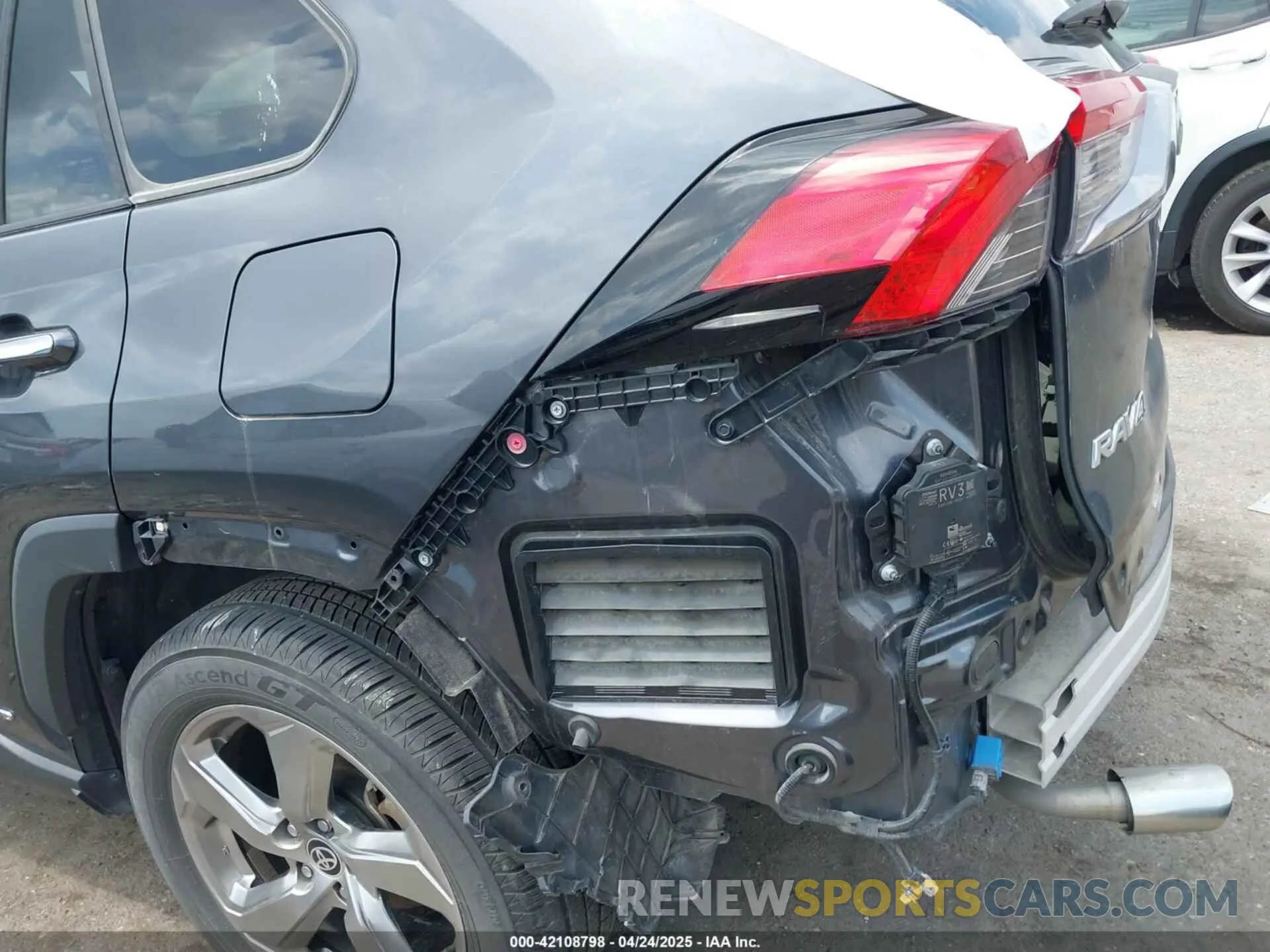 6 Photograph of a damaged car JTMDWRFVXLD071906 TOYOTA RAV4 HYBRID 2020