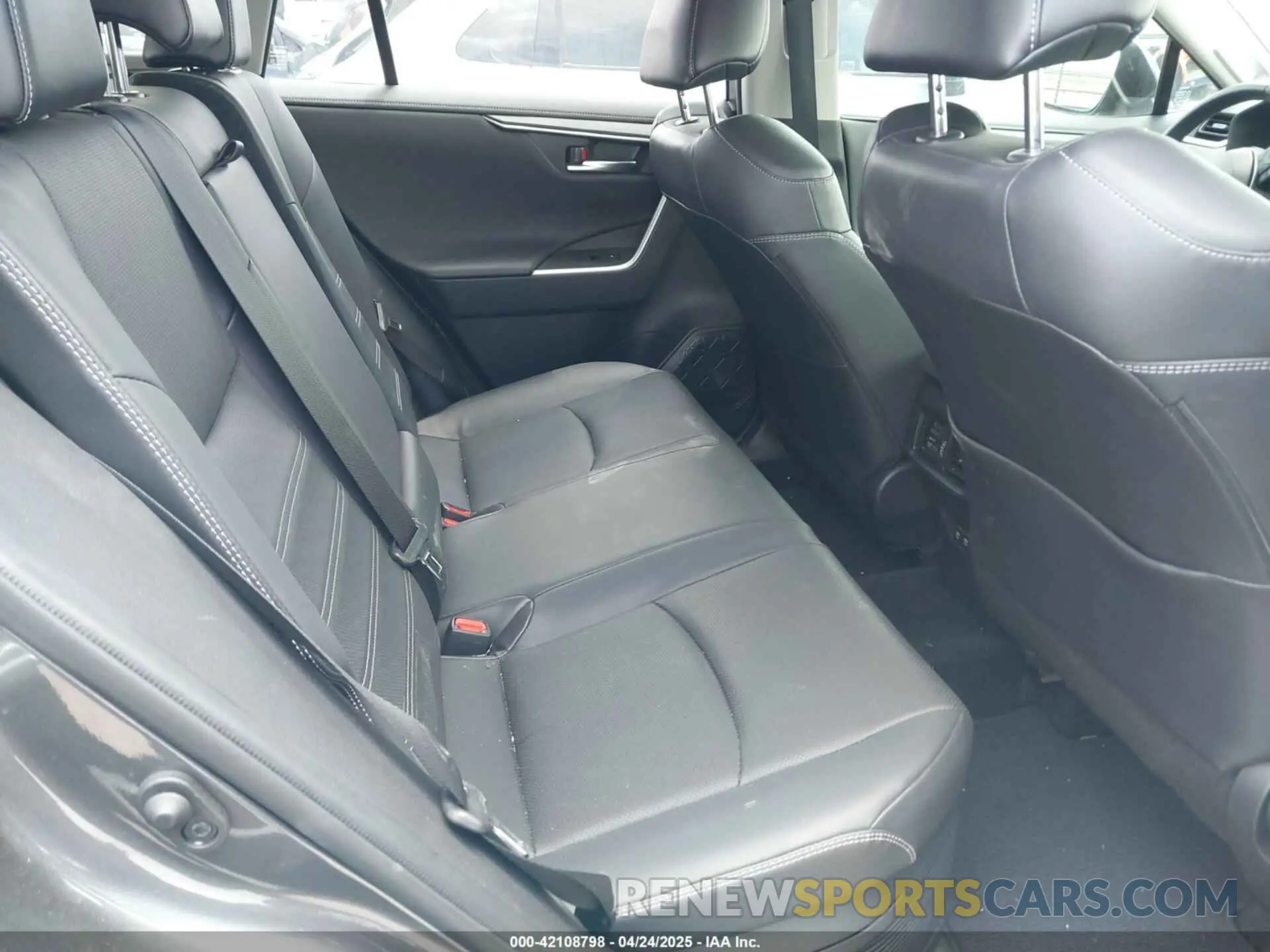 8 Photograph of a damaged car JTMDWRFVXLD071906 TOYOTA RAV4 HYBRID 2020