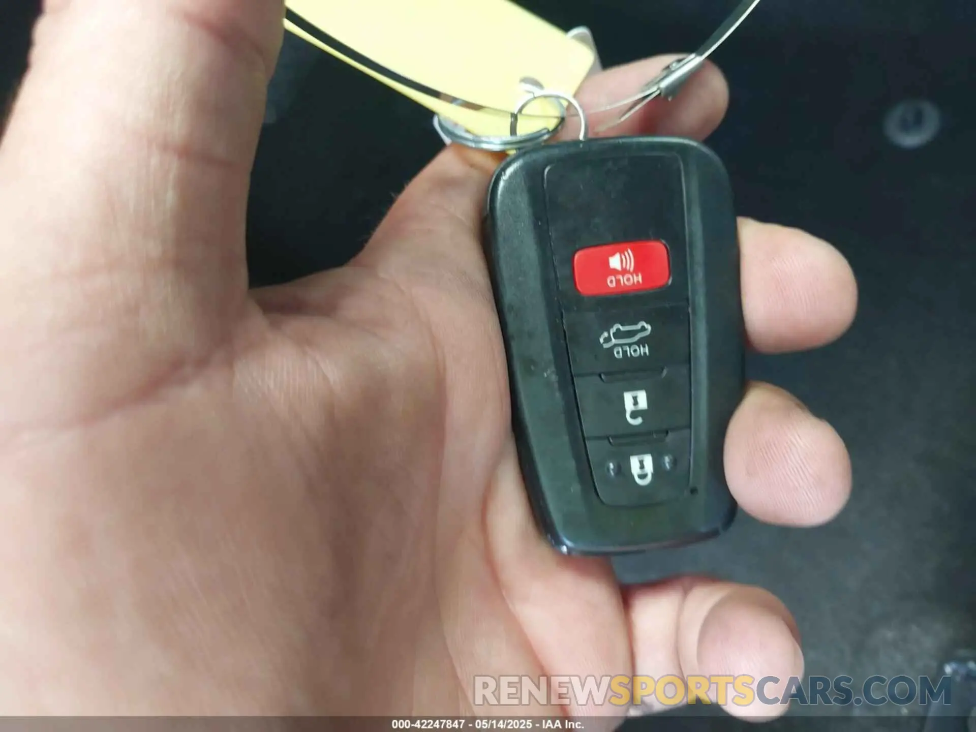 11 Photograph of a damaged car JTME6RFV8LD502070 TOYOTA RAV4 HYBRID 2020