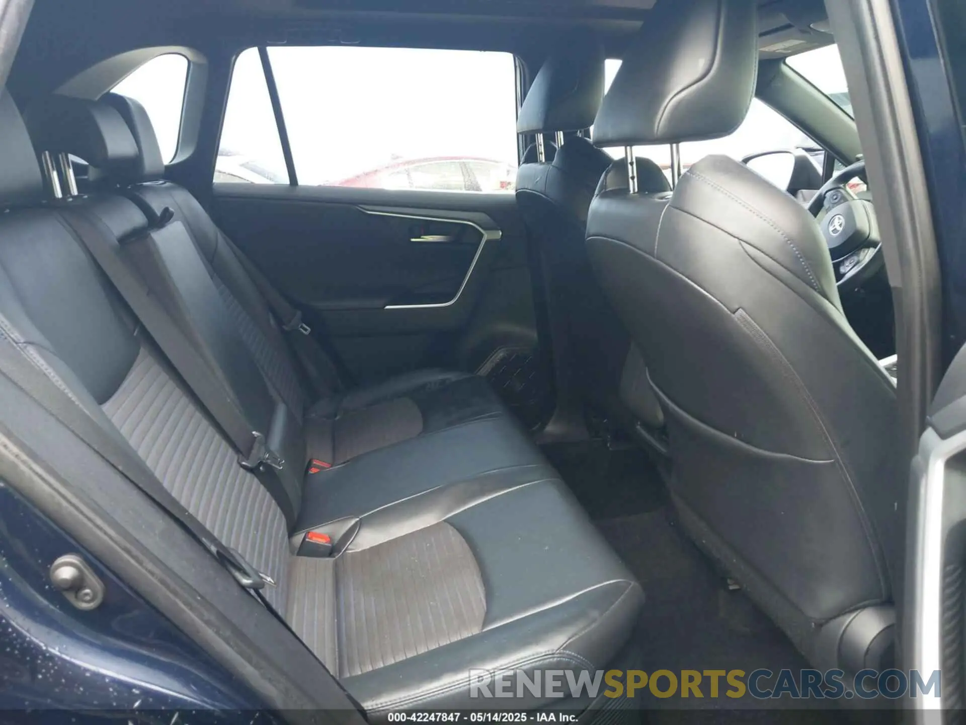 8 Photograph of a damaged car JTME6RFV8LD502070 TOYOTA RAV4 HYBRID 2020