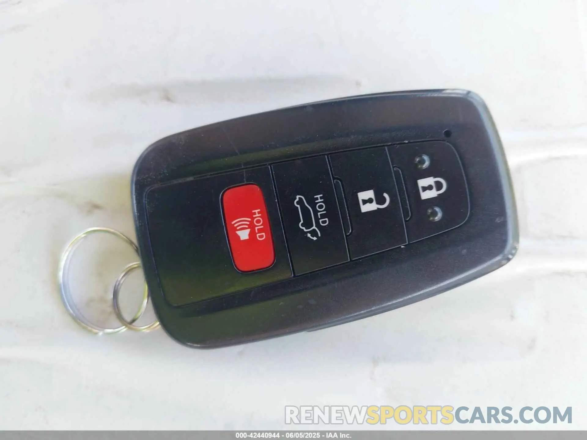 11 Photograph of a damaged car JTMEWRFV2LD531631 TOYOTA RAV4 HYBRID 2020