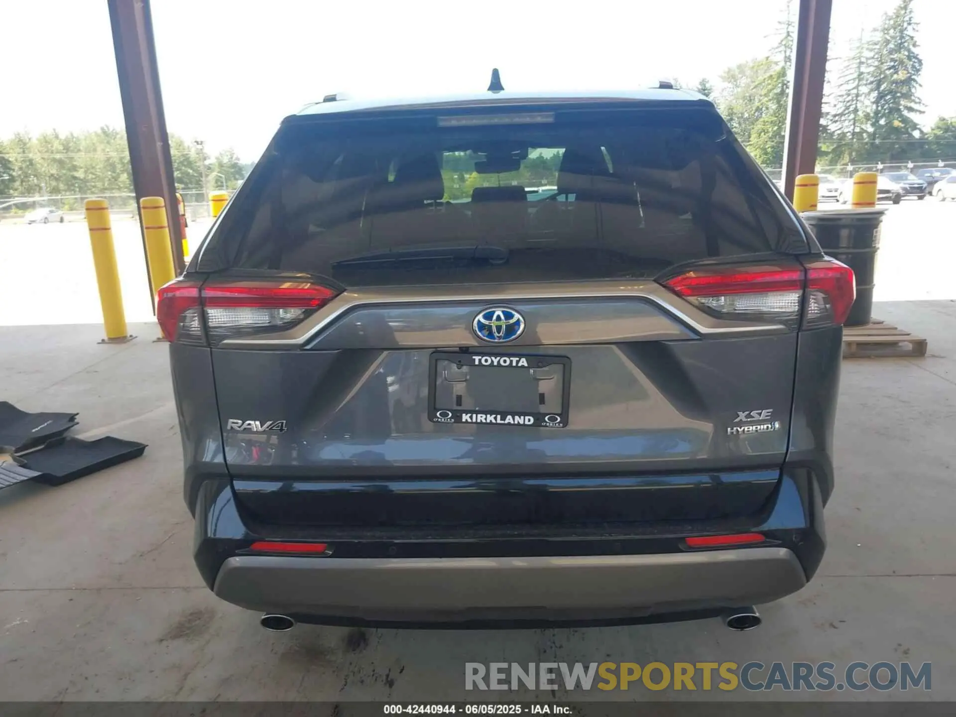 17 Photograph of a damaged car JTMEWRFV2LD531631 TOYOTA RAV4 HYBRID 2020