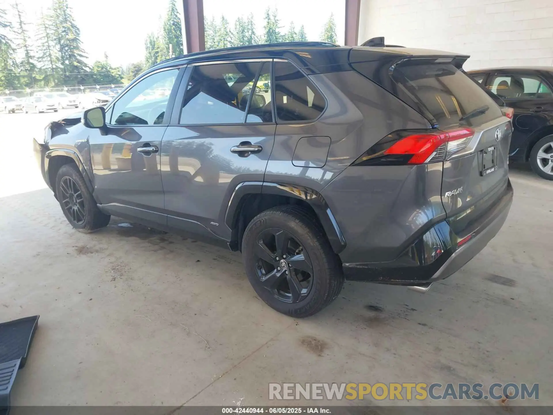 3 Photograph of a damaged car JTMEWRFV2LD531631 TOYOTA RAV4 HYBRID 2020