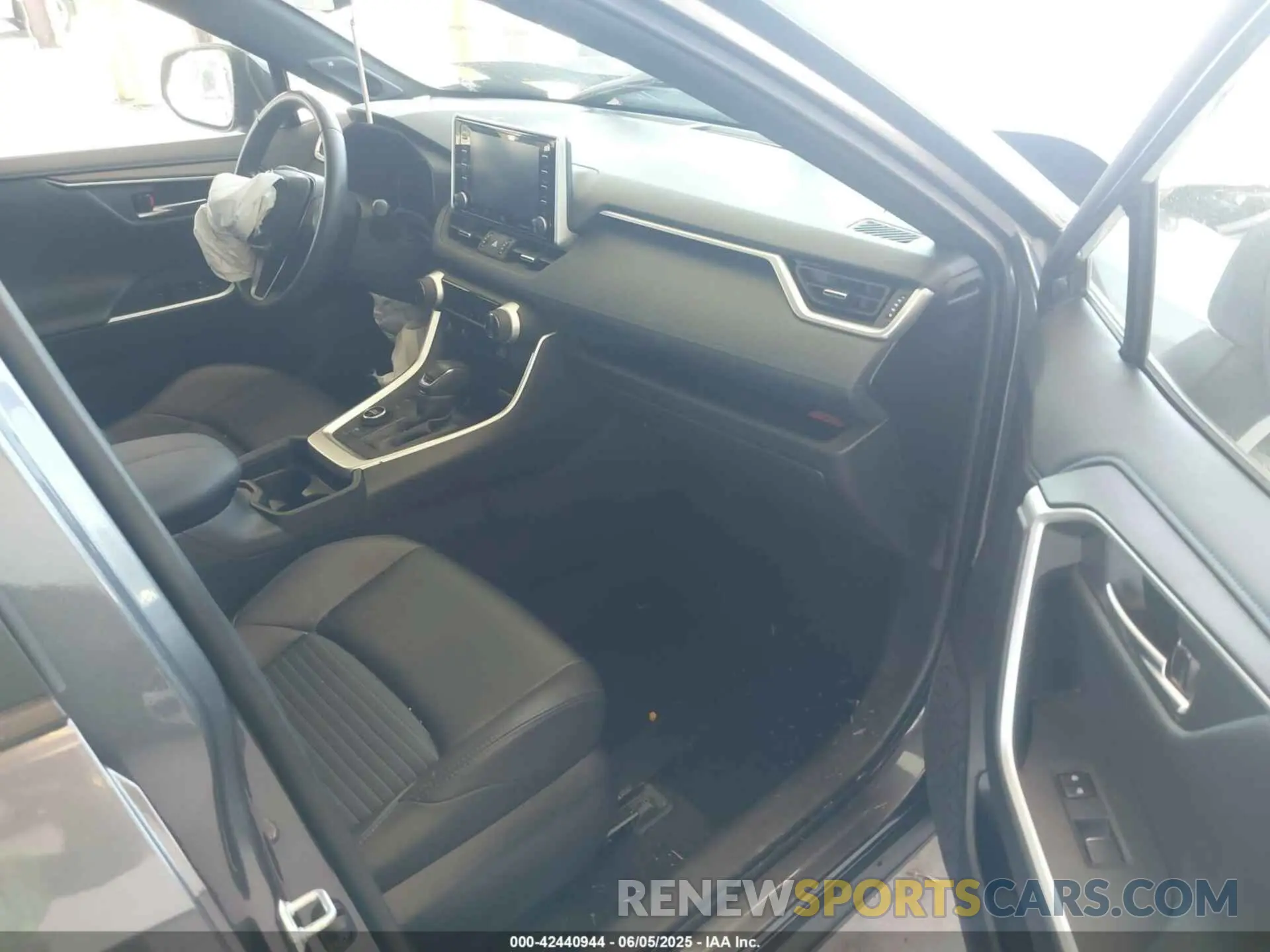 5 Photograph of a damaged car JTMEWRFV2LD531631 TOYOTA RAV4 HYBRID 2020