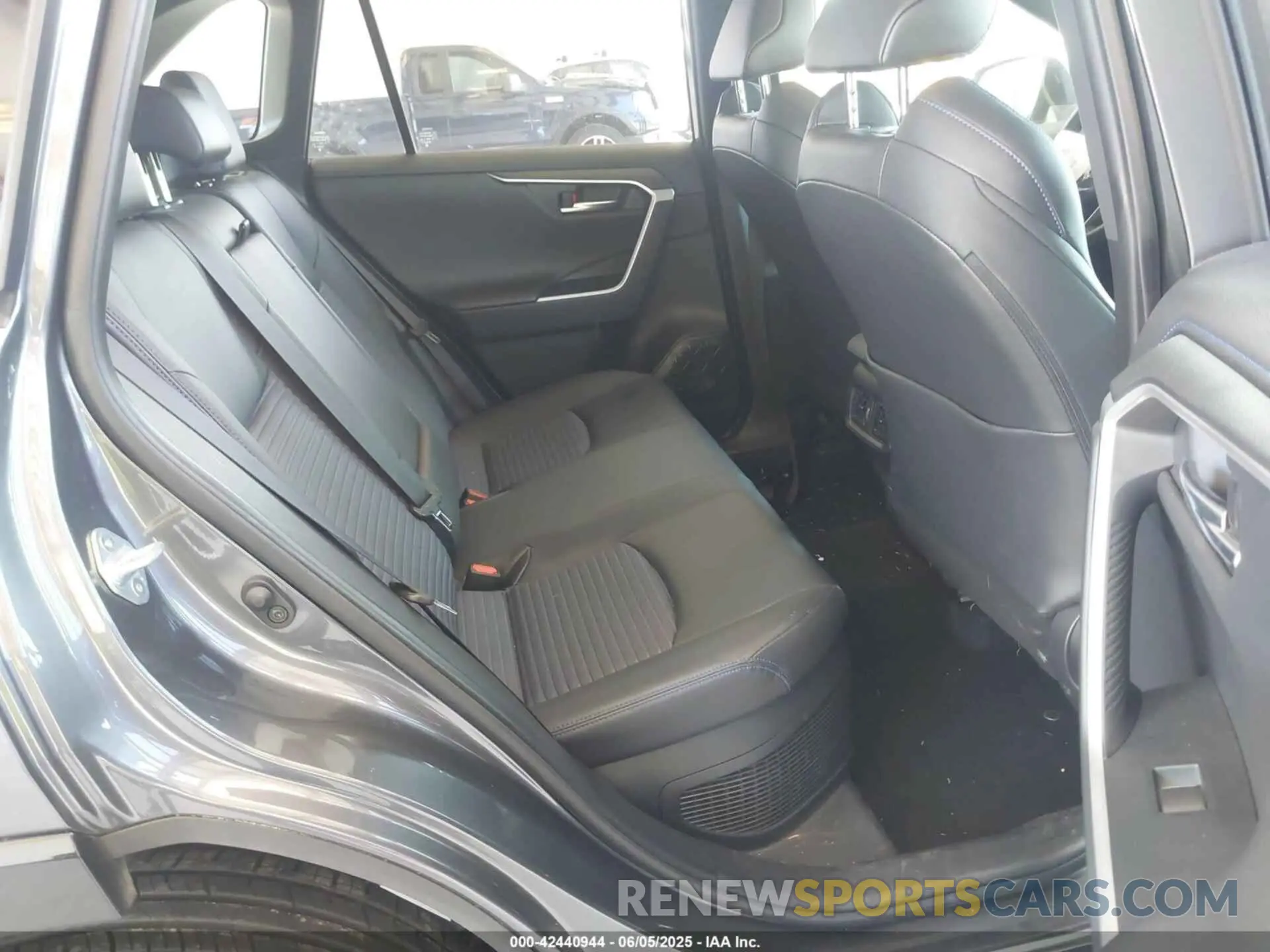8 Photograph of a damaged car JTMEWRFV2LD531631 TOYOTA RAV4 HYBRID 2020