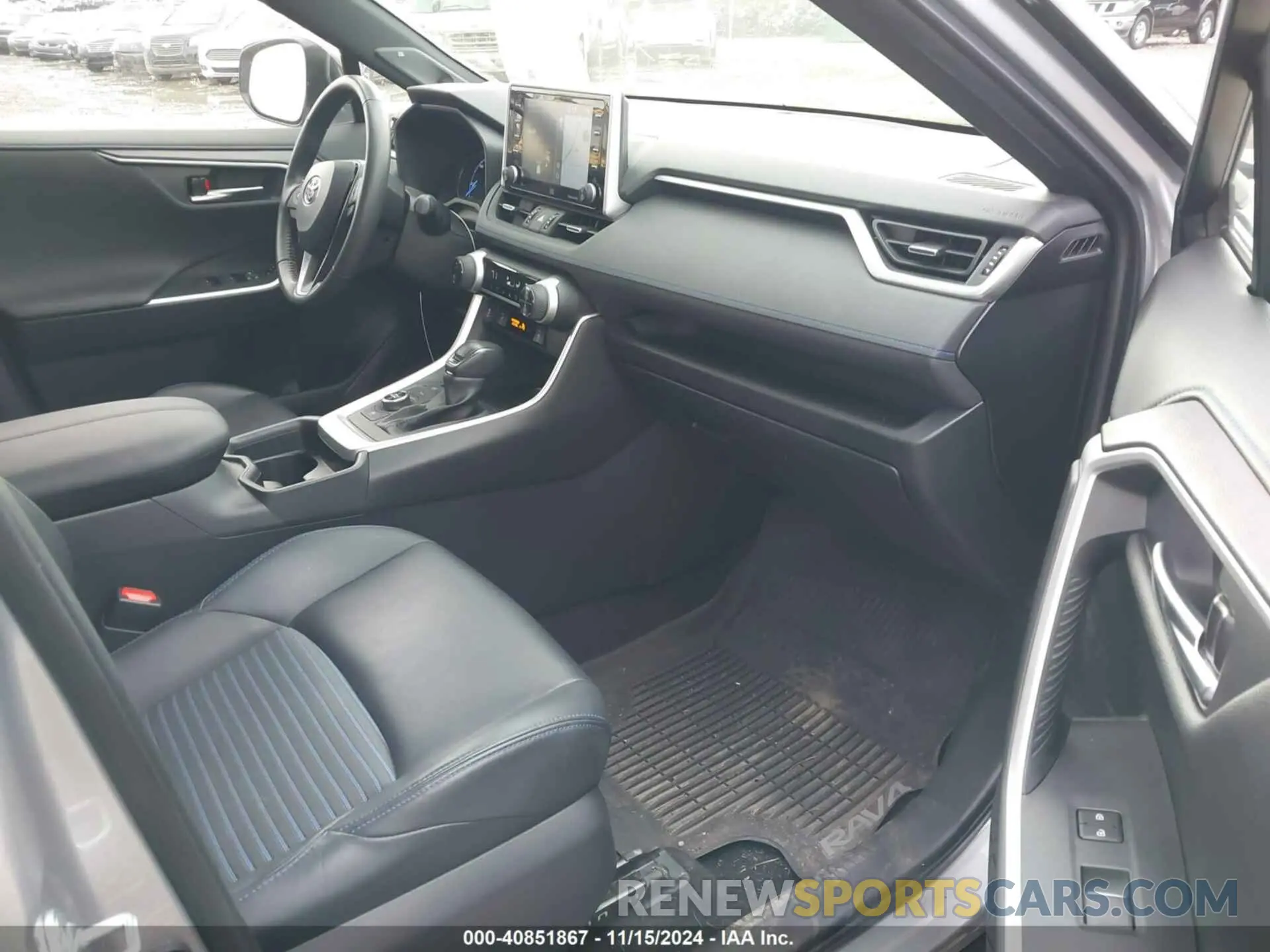 5 Photograph of a damaged car JTMEWRFV2LJ038369 TOYOTA RAV4 HYBRID 2020
