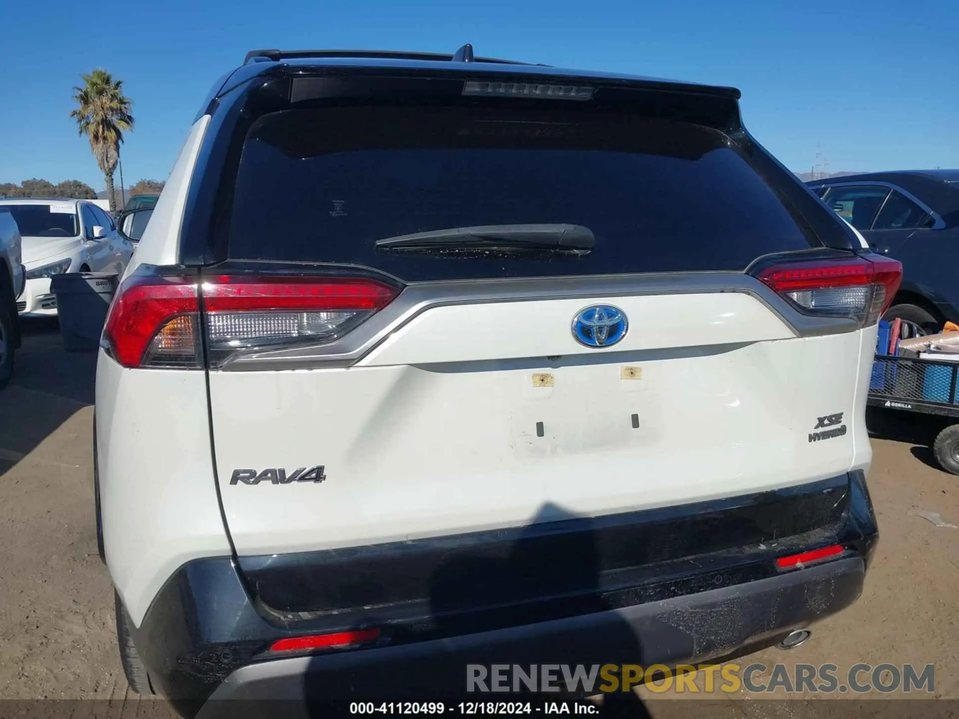 17 Photograph of a damaged car JTMEWRFV2LJ044138 TOYOTA RAV4 HYBRID 2020