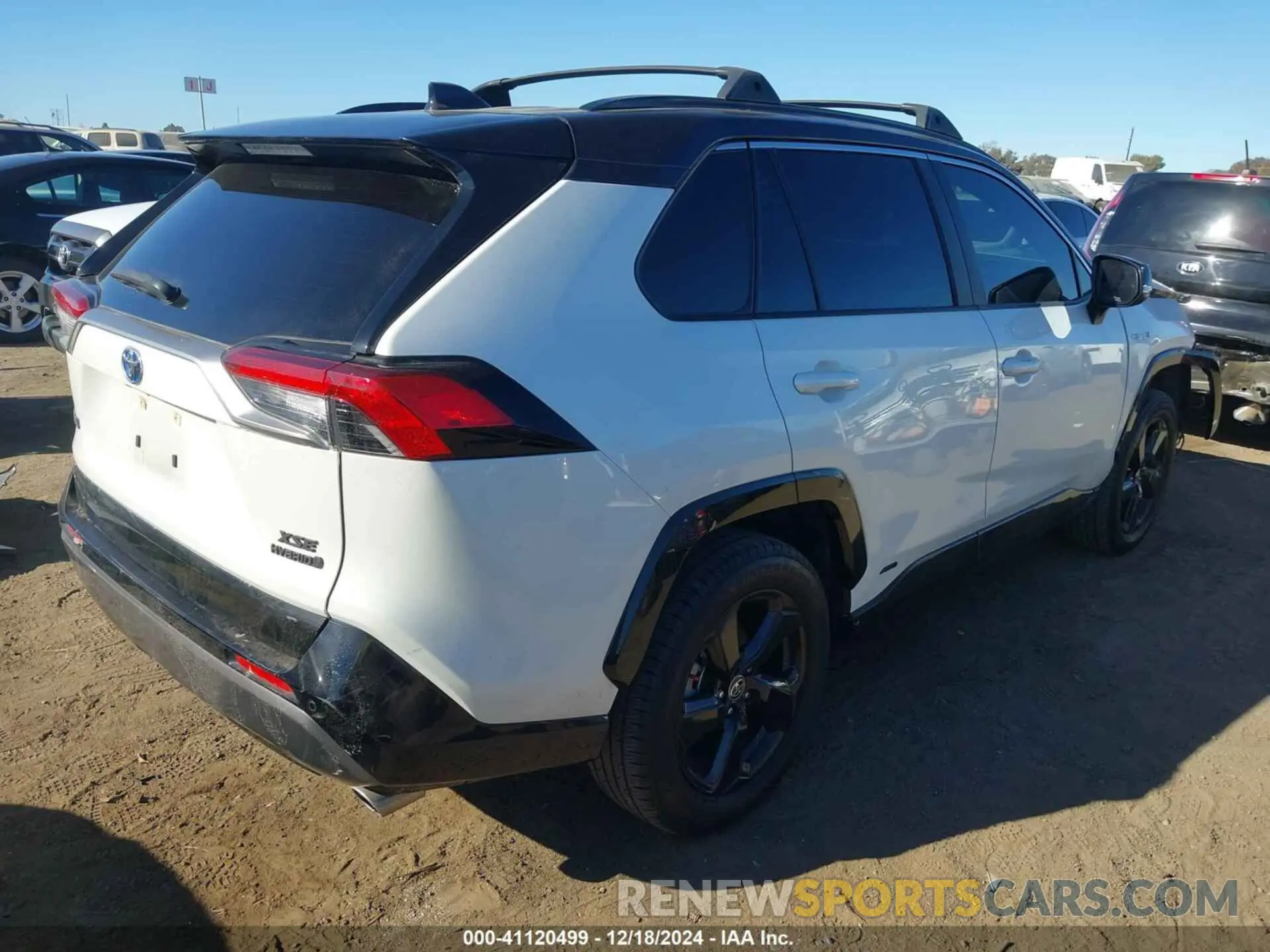 4 Photograph of a damaged car JTMEWRFV2LJ044138 TOYOTA RAV4 HYBRID 2020