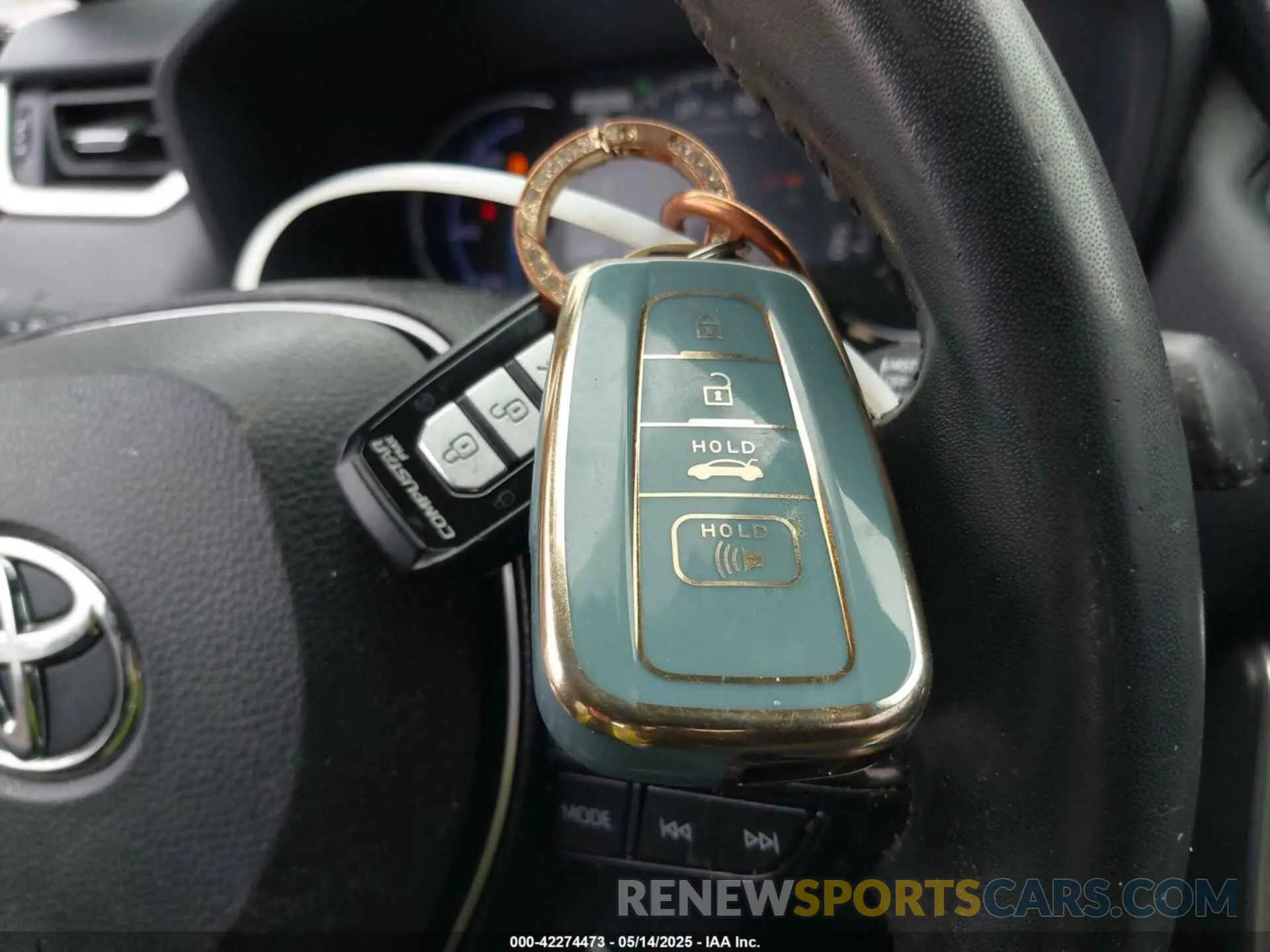 11 Photograph of a damaged car JTMEWRFV2LJ048285 TOYOTA RAV4 HYBRID 2020
