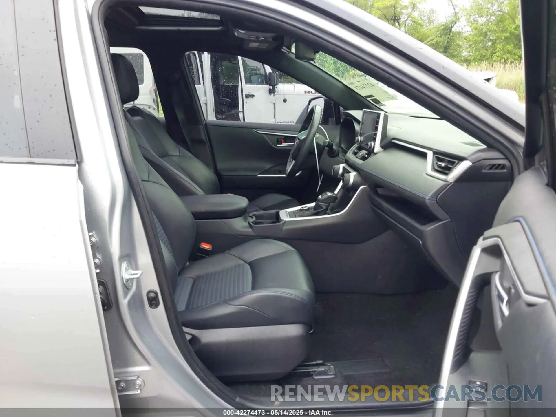 5 Photograph of a damaged car JTMEWRFV2LJ048285 TOYOTA RAV4 HYBRID 2020