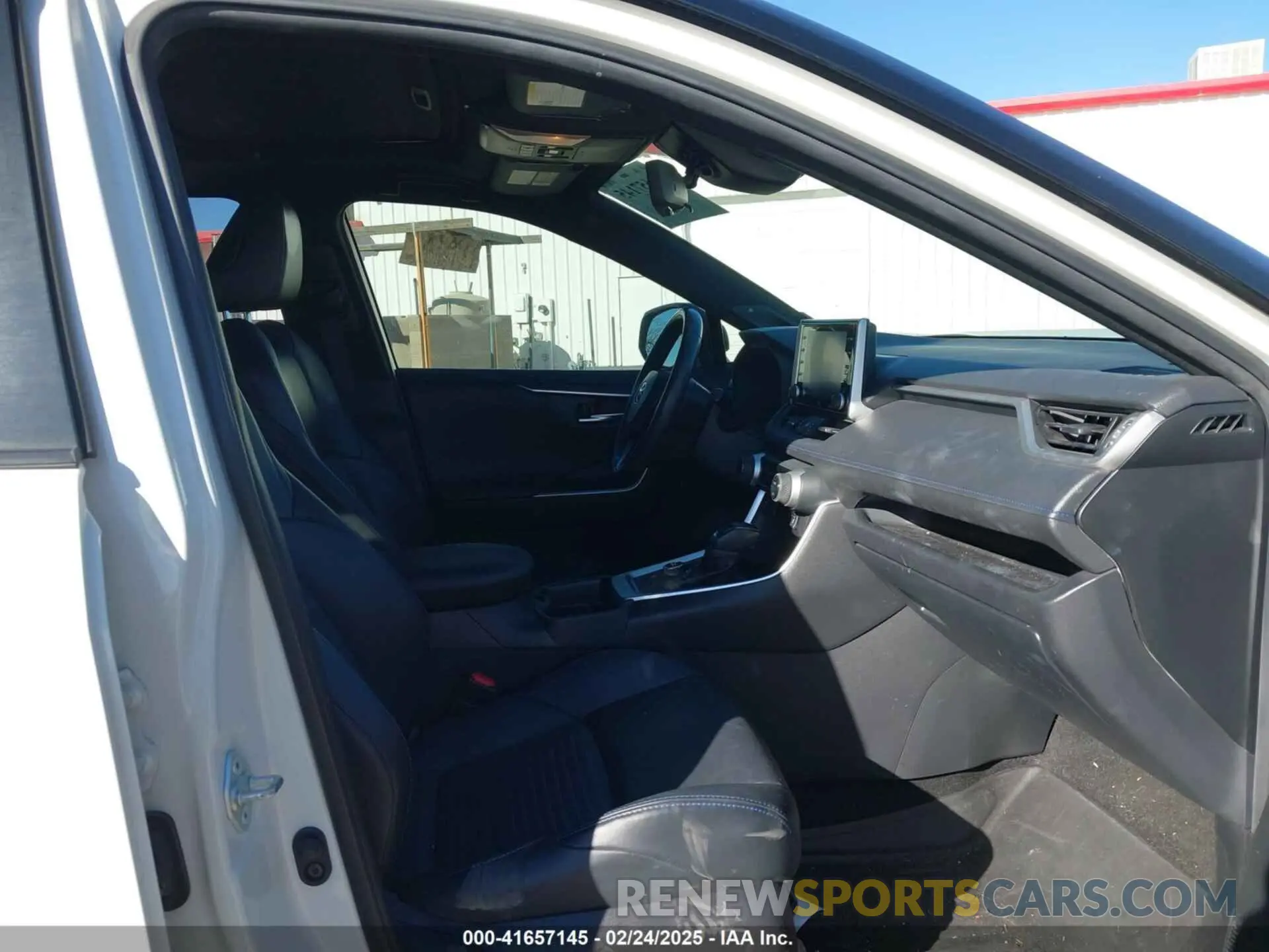 5 Photograph of a damaged car JTMEWRFV6LJ047804 TOYOTA RAV4 HYBRID 2020