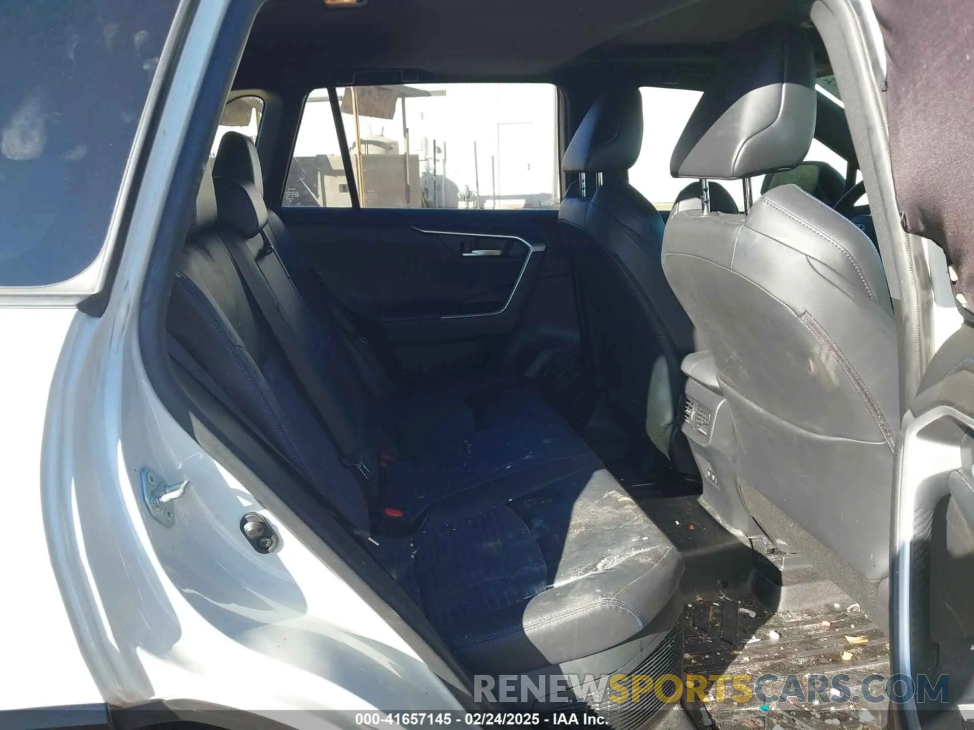 8 Photograph of a damaged car JTMEWRFV6LJ047804 TOYOTA RAV4 HYBRID 2020
