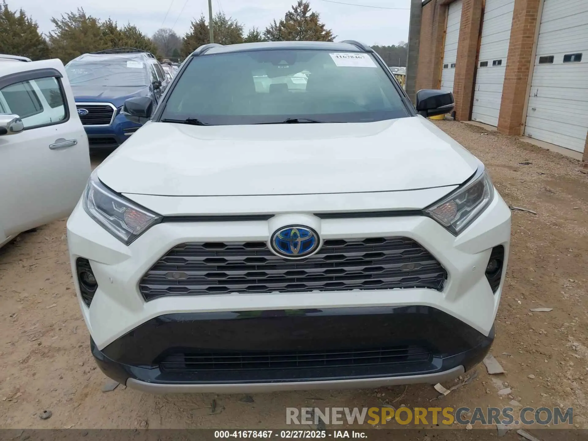 11 Photograph of a damaged car JTMEWRFV9LJ036568 TOYOTA RAV4 HYBRID 2020