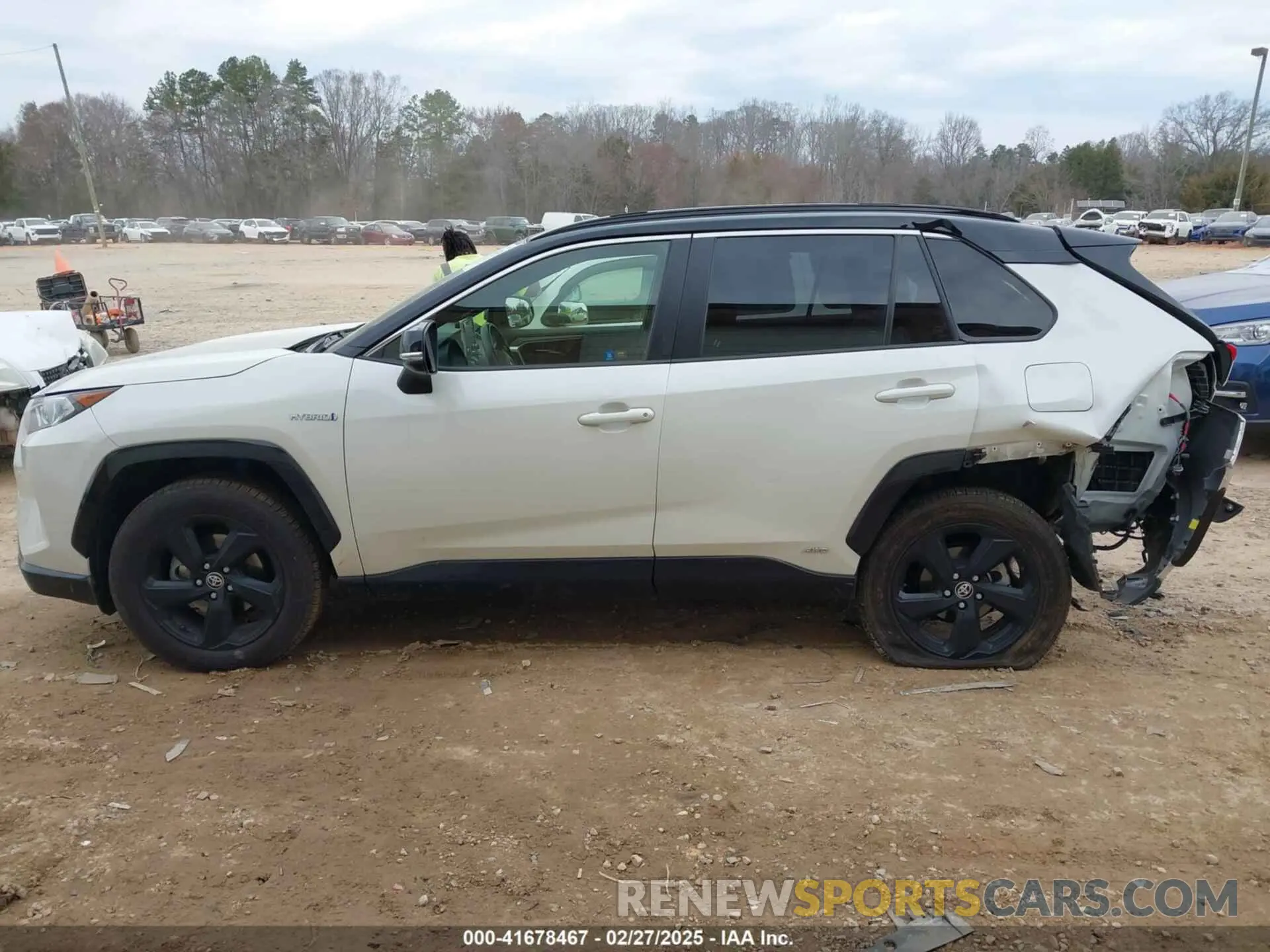 13 Photograph of a damaged car JTMEWRFV9LJ036568 TOYOTA RAV4 HYBRID 2020