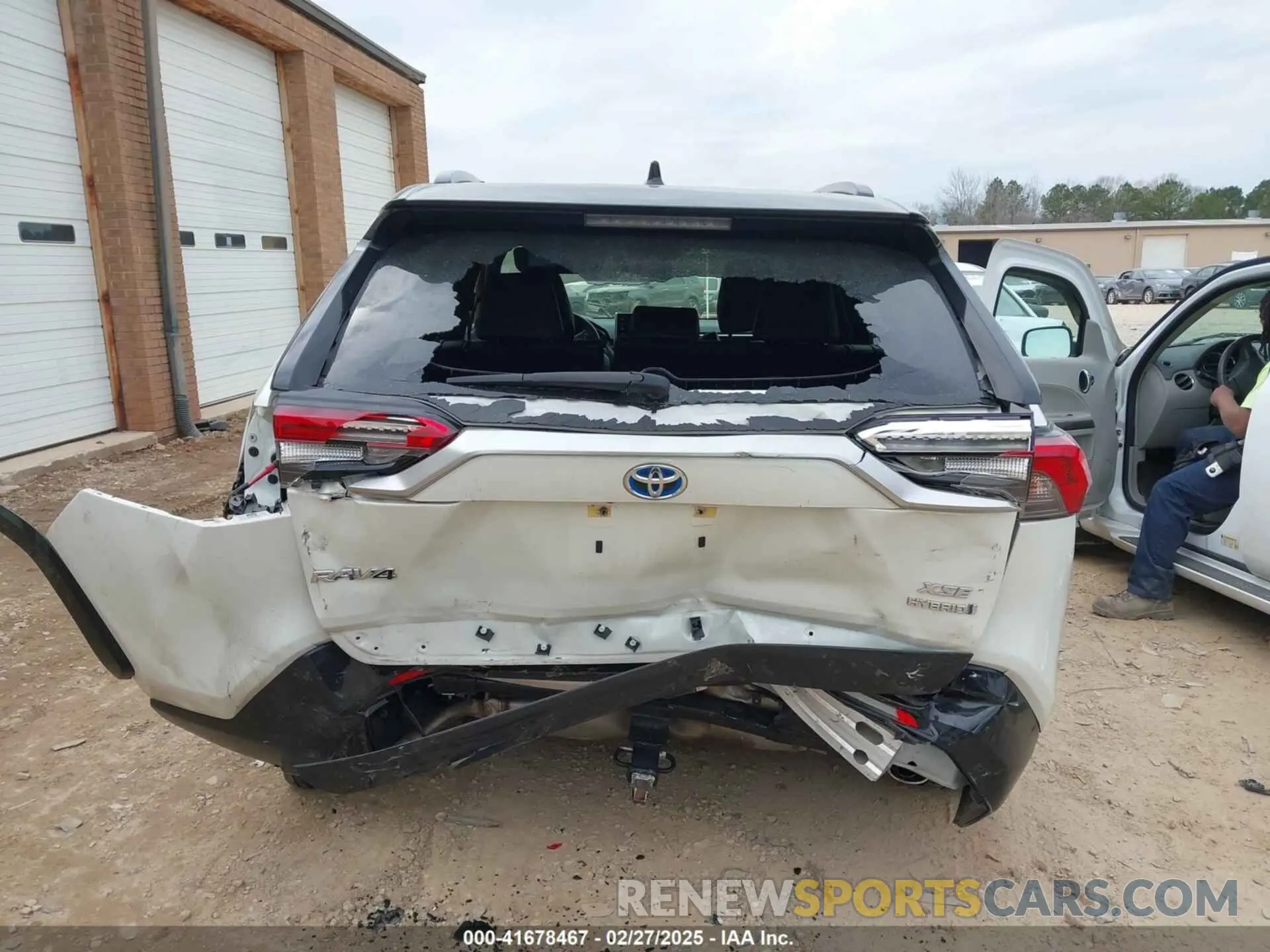 15 Photograph of a damaged car JTMEWRFV9LJ036568 TOYOTA RAV4 HYBRID 2020