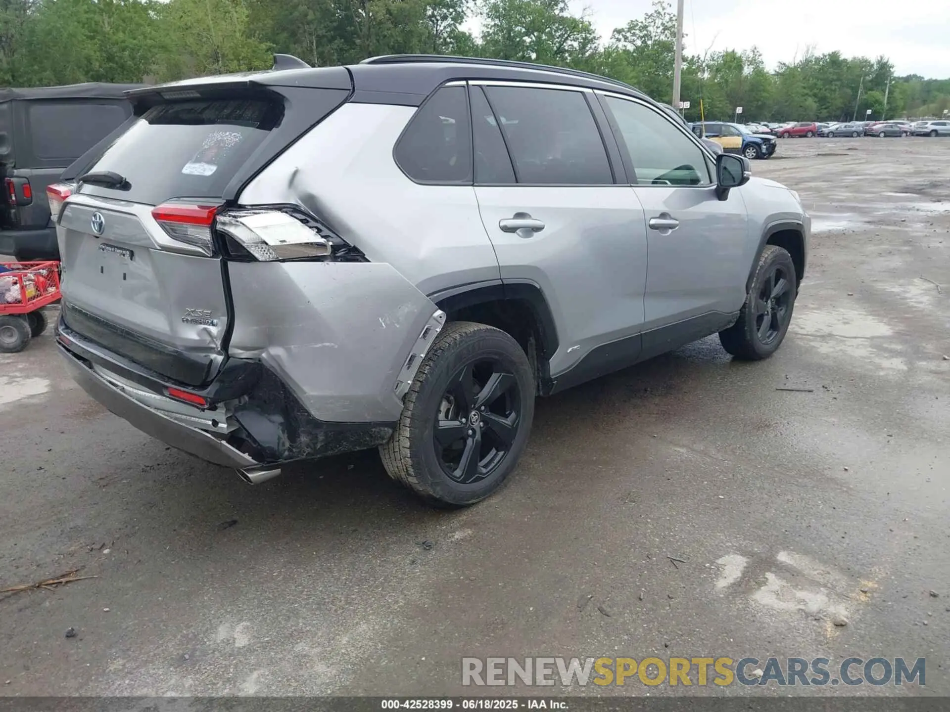 4 Photograph of a damaged car JTMEWRFVXLJ038250 TOYOTA RAV4 HYBRID 2020