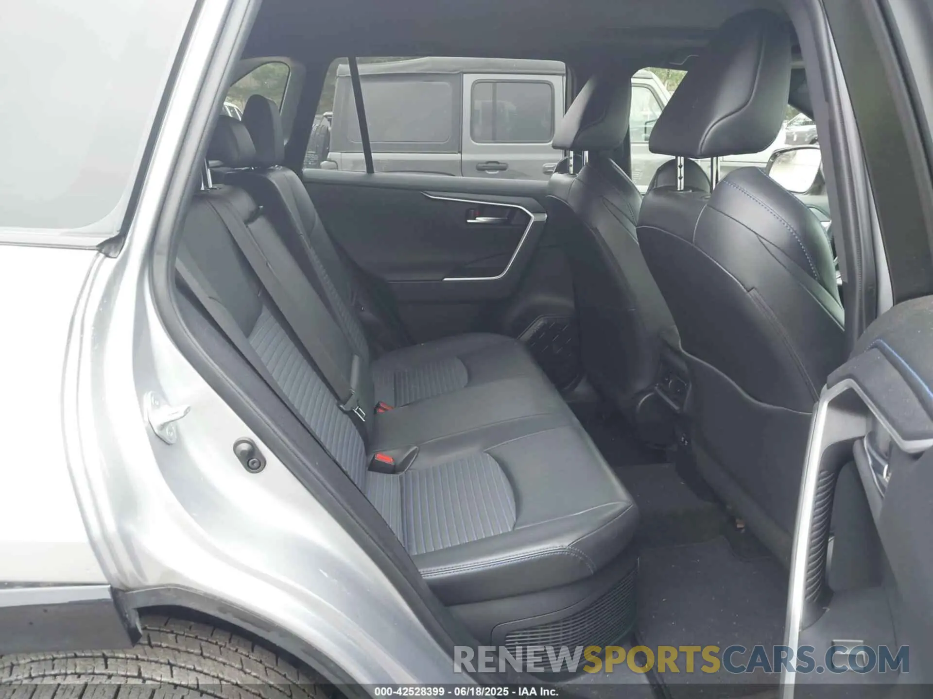 8 Photograph of a damaged car JTMEWRFVXLJ038250 TOYOTA RAV4 HYBRID 2020