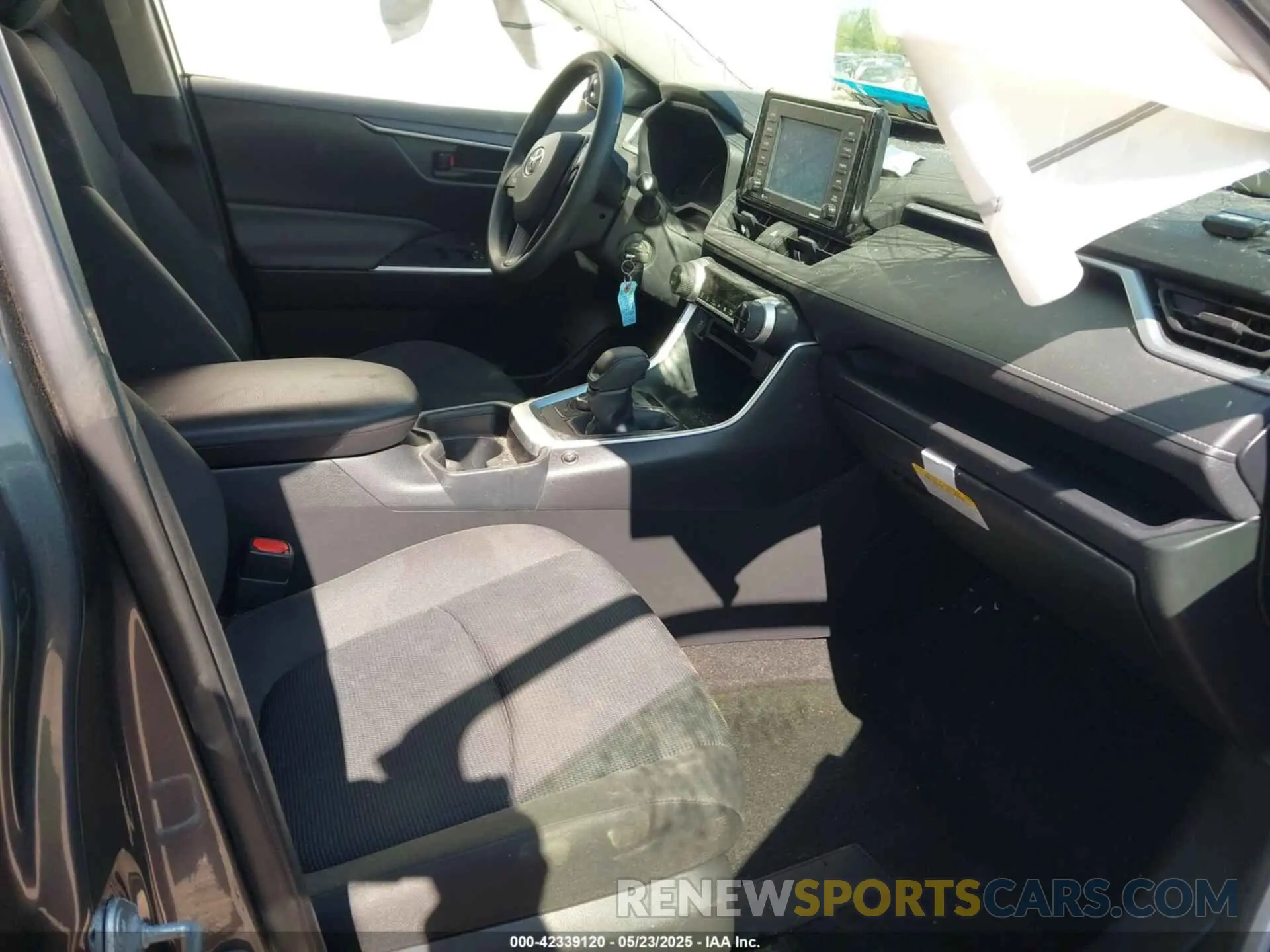5 Photograph of a damaged car JTMMWRFV0LD540260 TOYOTA RAV4 HYBRID 2020