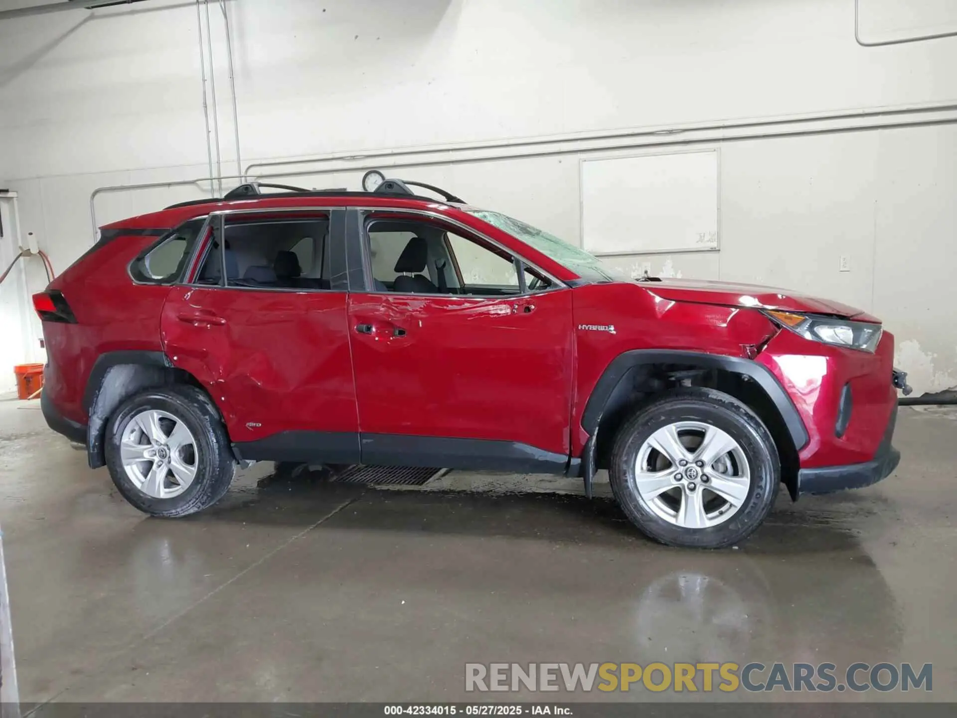 13 Photograph of a damaged car JTMMWRFV6LD059624 TOYOTA RAV4 HYBRID 2020