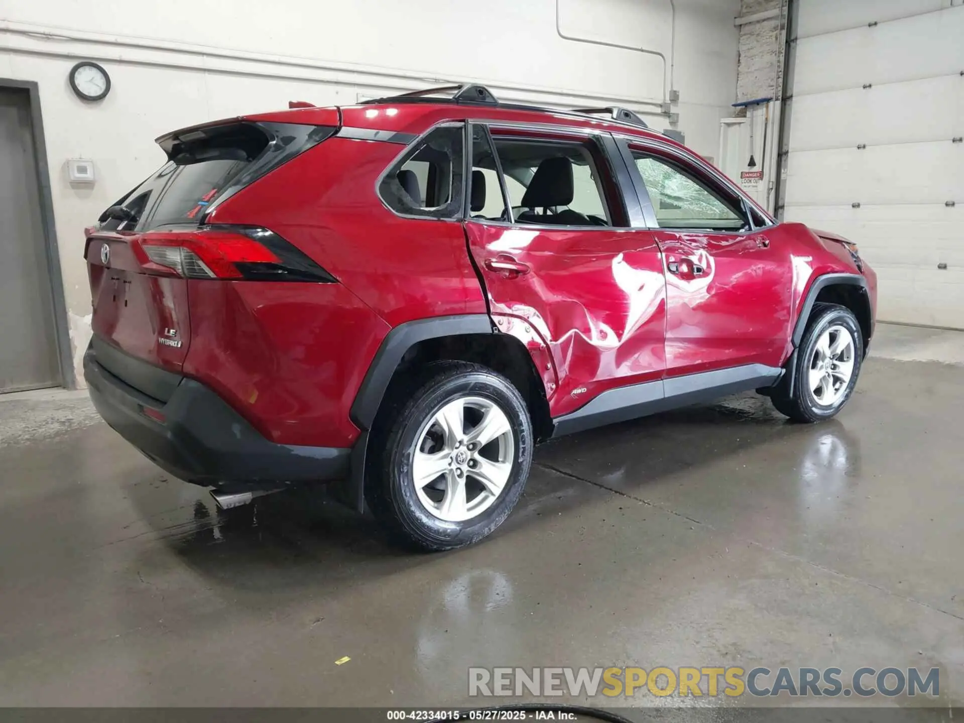 4 Photograph of a damaged car JTMMWRFV6LD059624 TOYOTA RAV4 HYBRID 2020