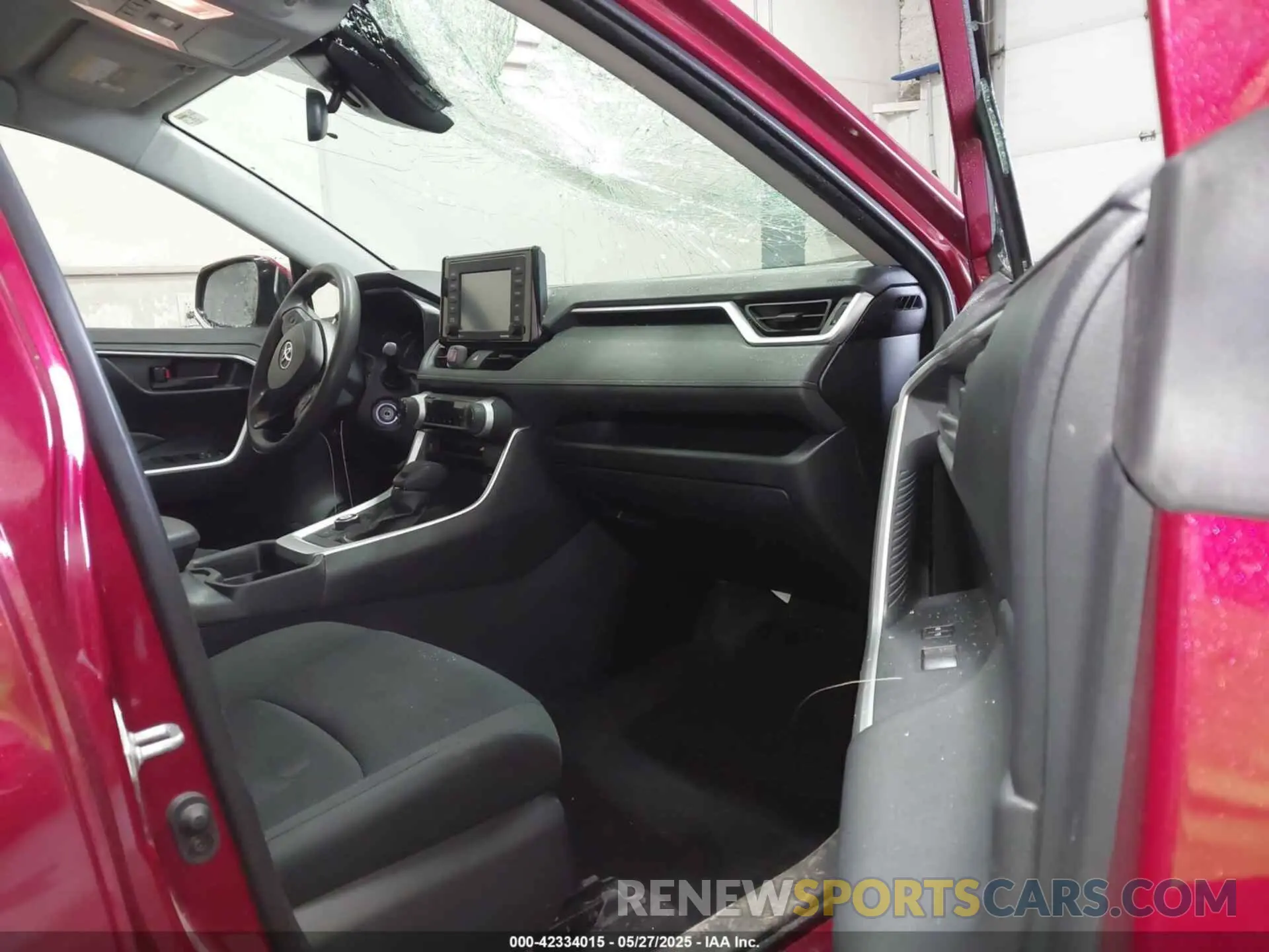 5 Photograph of a damaged car JTMMWRFV6LD059624 TOYOTA RAV4 HYBRID 2020