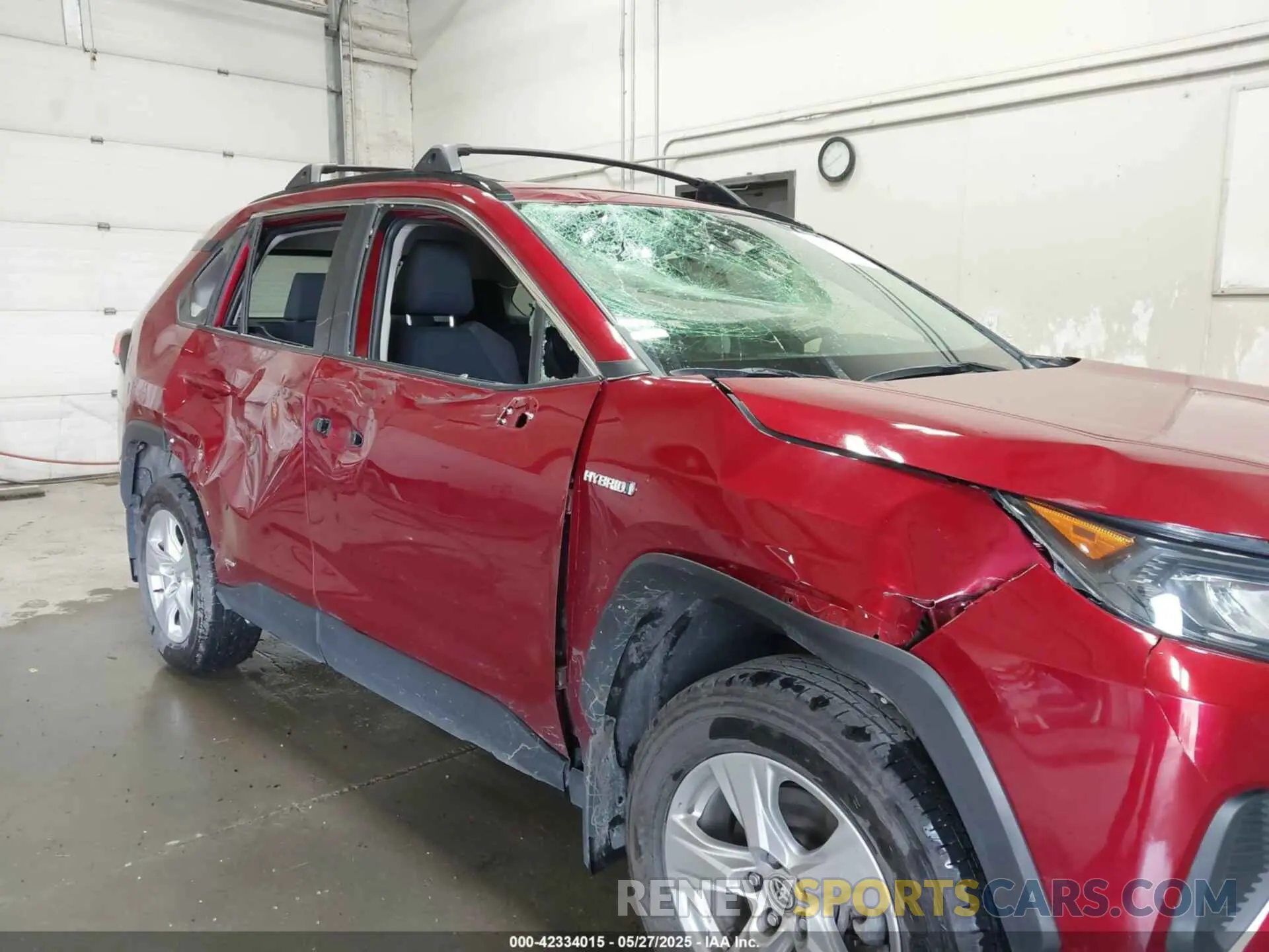 6 Photograph of a damaged car JTMMWRFV6LD059624 TOYOTA RAV4 HYBRID 2020