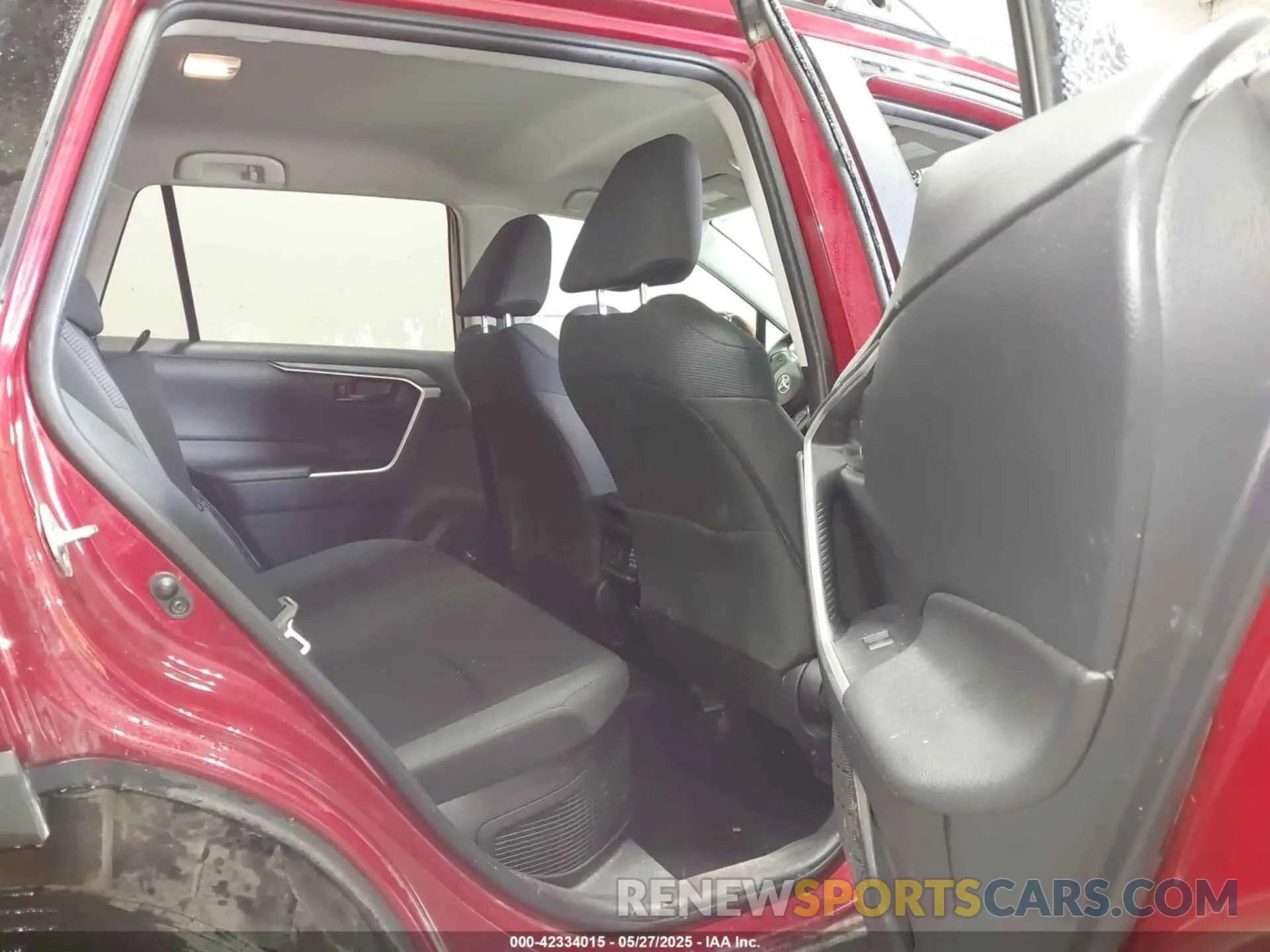 8 Photograph of a damaged car JTMMWRFV6LD059624 TOYOTA RAV4 HYBRID 2020