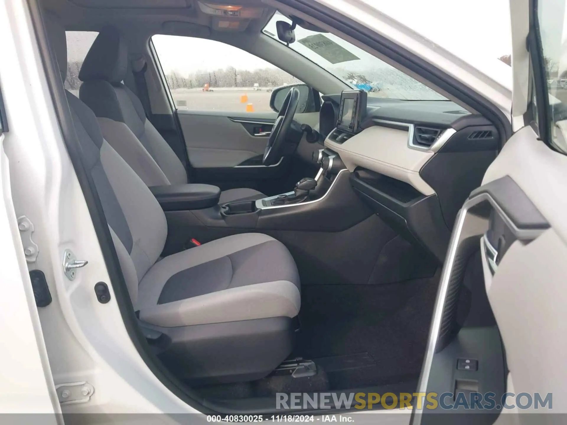 5 Photograph of a damaged car JTMR6RFV3LD005901 TOYOTA RAV4 HYBRID 2020