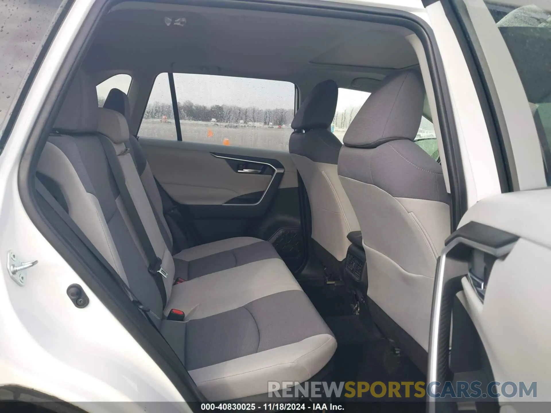 8 Photograph of a damaged car JTMR6RFV3LD005901 TOYOTA RAV4 HYBRID 2020